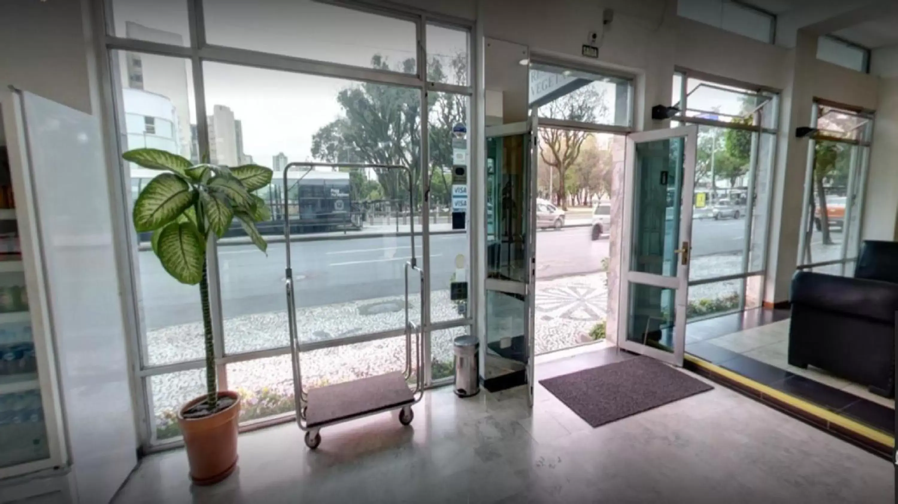 Facade/entrance in Rede Andrade Guaíra Facade/entrance in Rede Andrade Guaíra