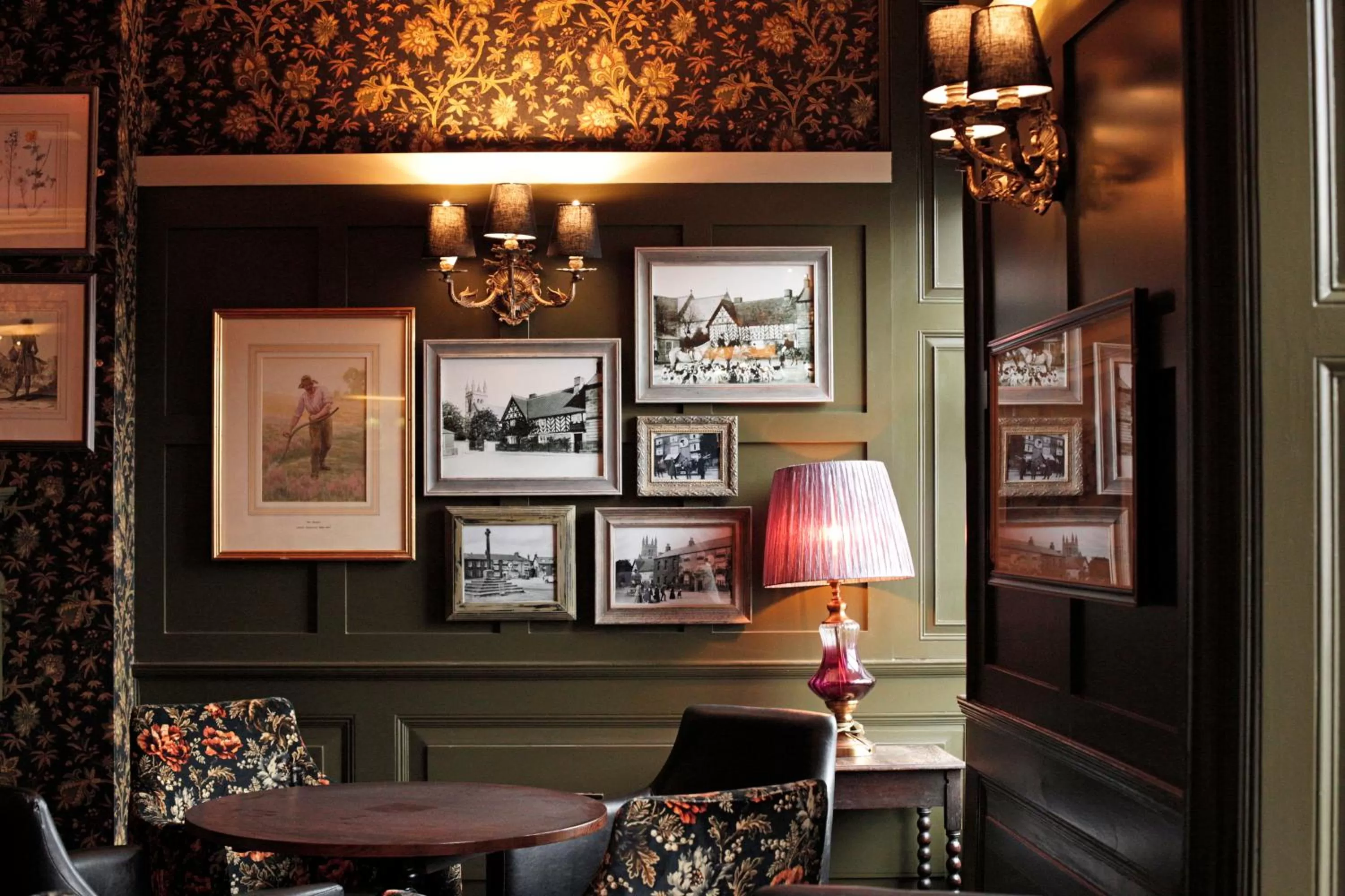 Lounge or bar in The Black Swan - The Inn Collection Group