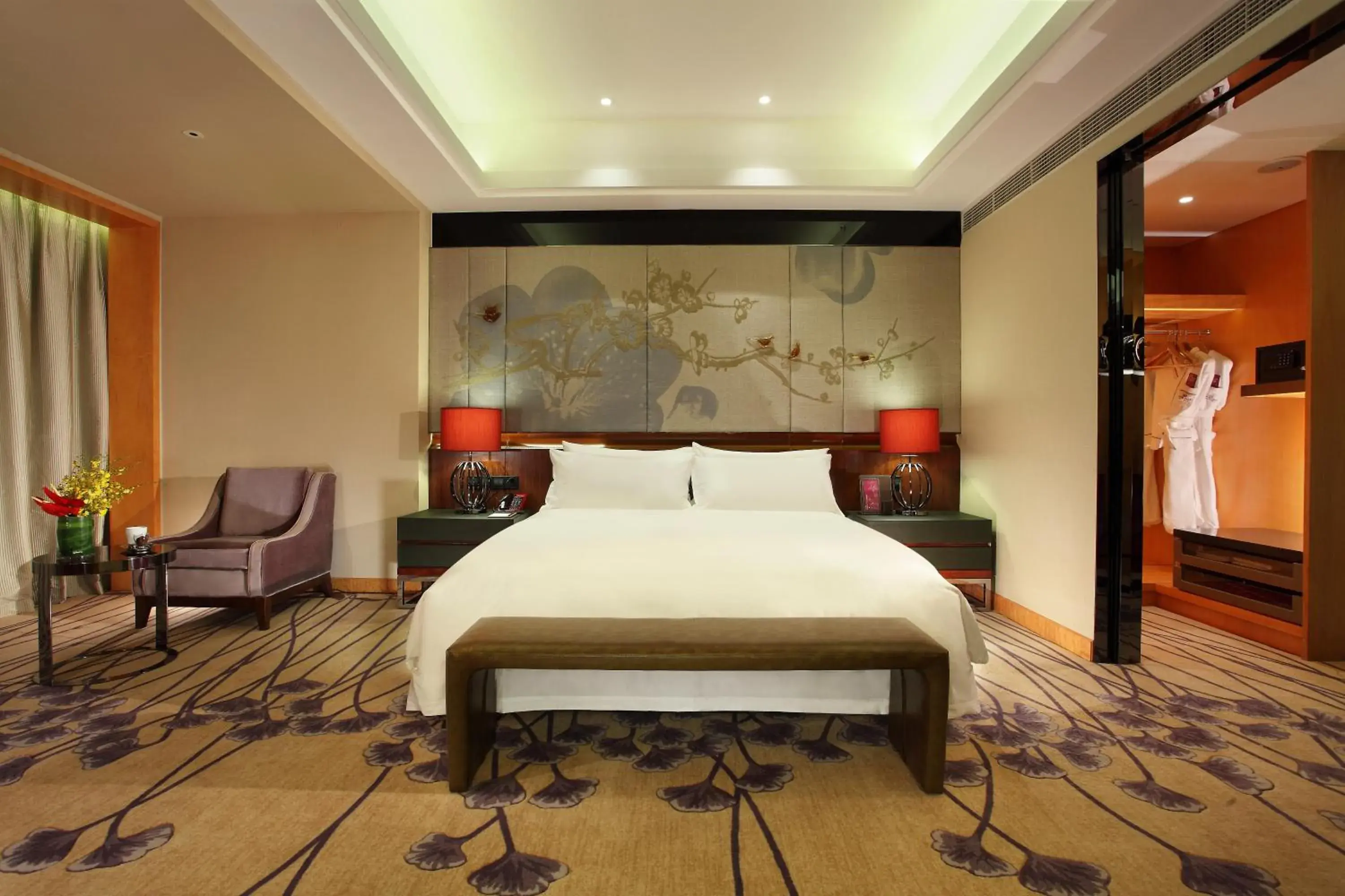 Bedroom, Bed in Crowne Plaza Chengdu West, an IHG Hotel