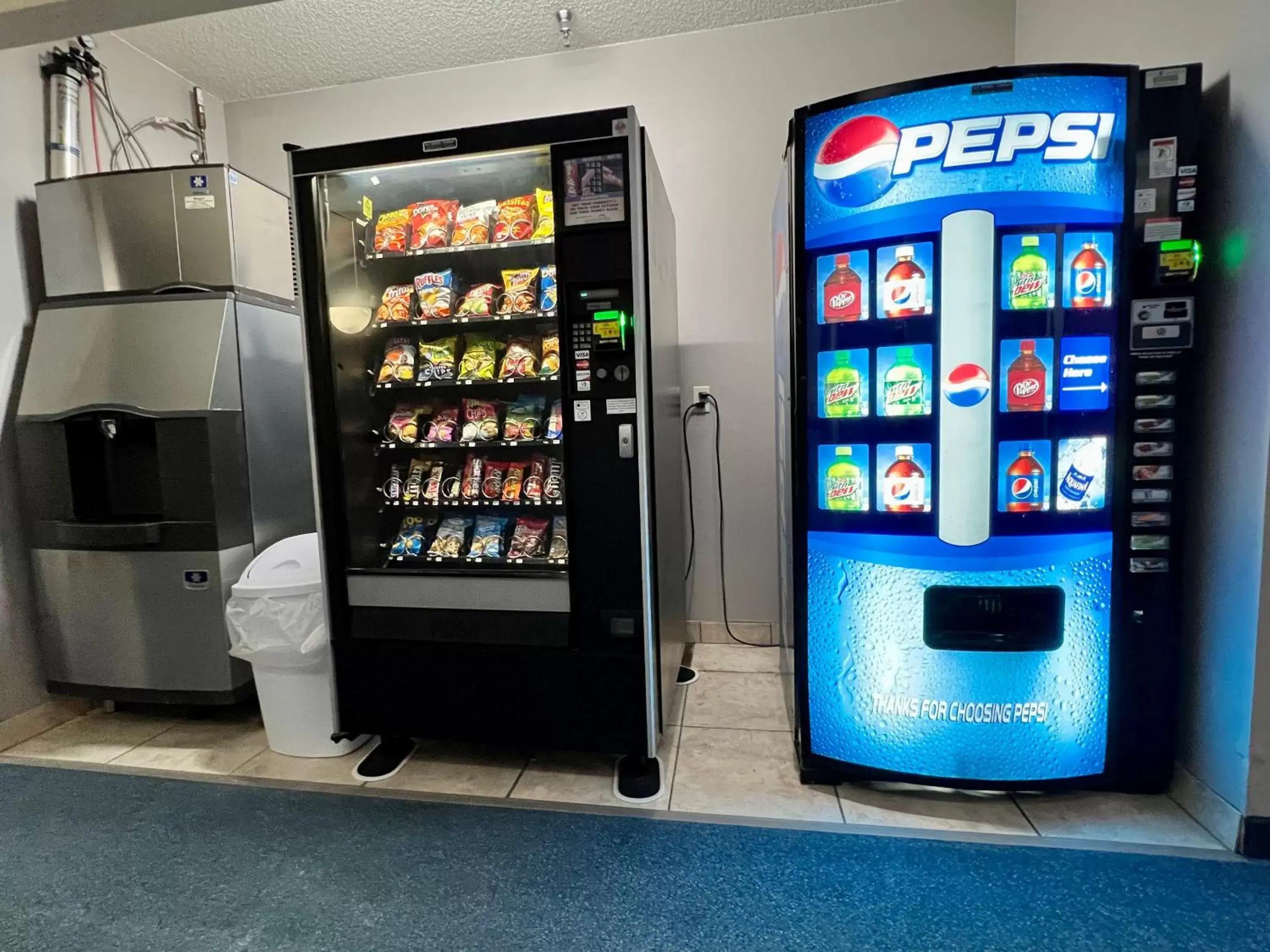 vending machine, Supermarket/Shops in Reston Inn & Suites