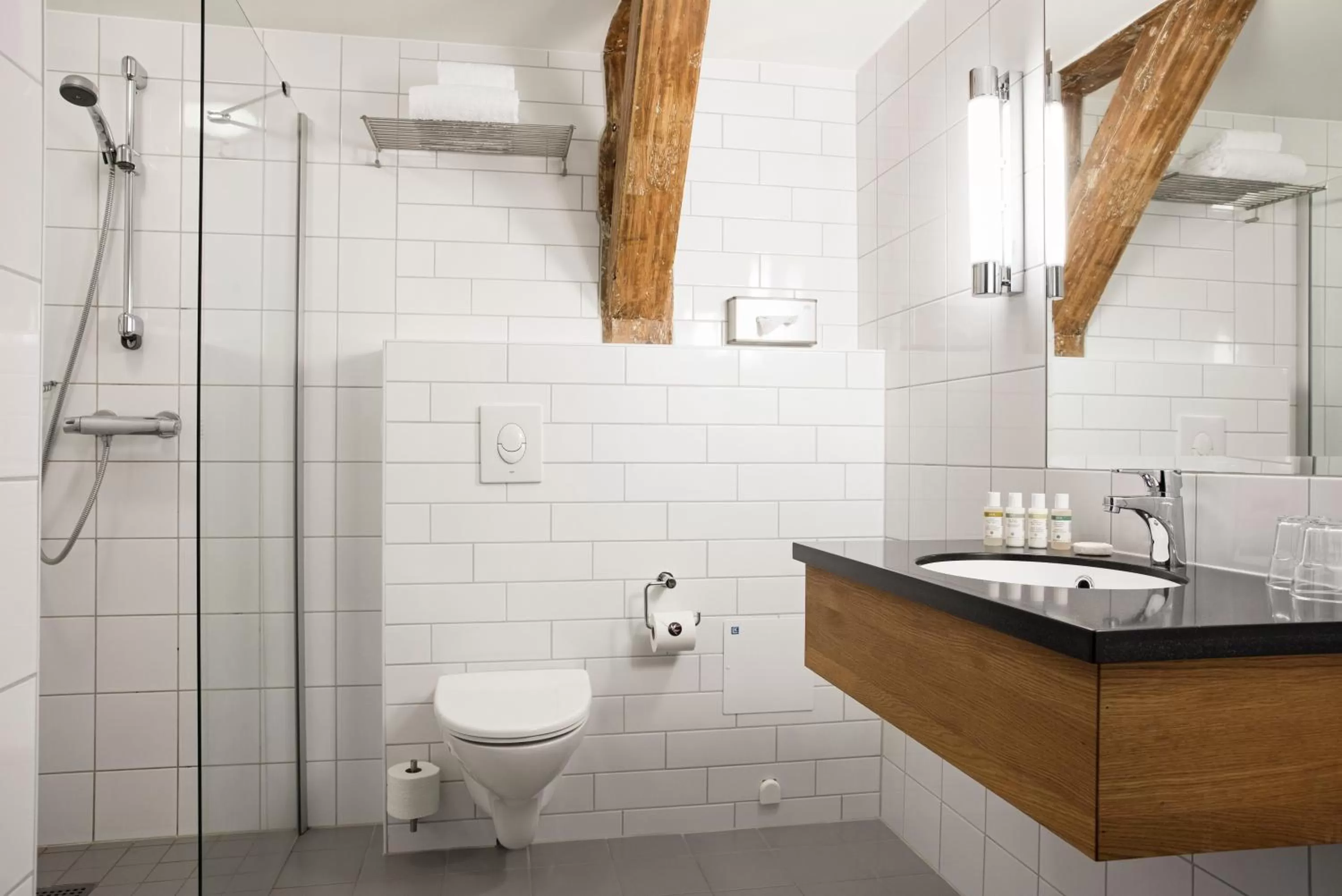 Shower in Hotel Brosundet