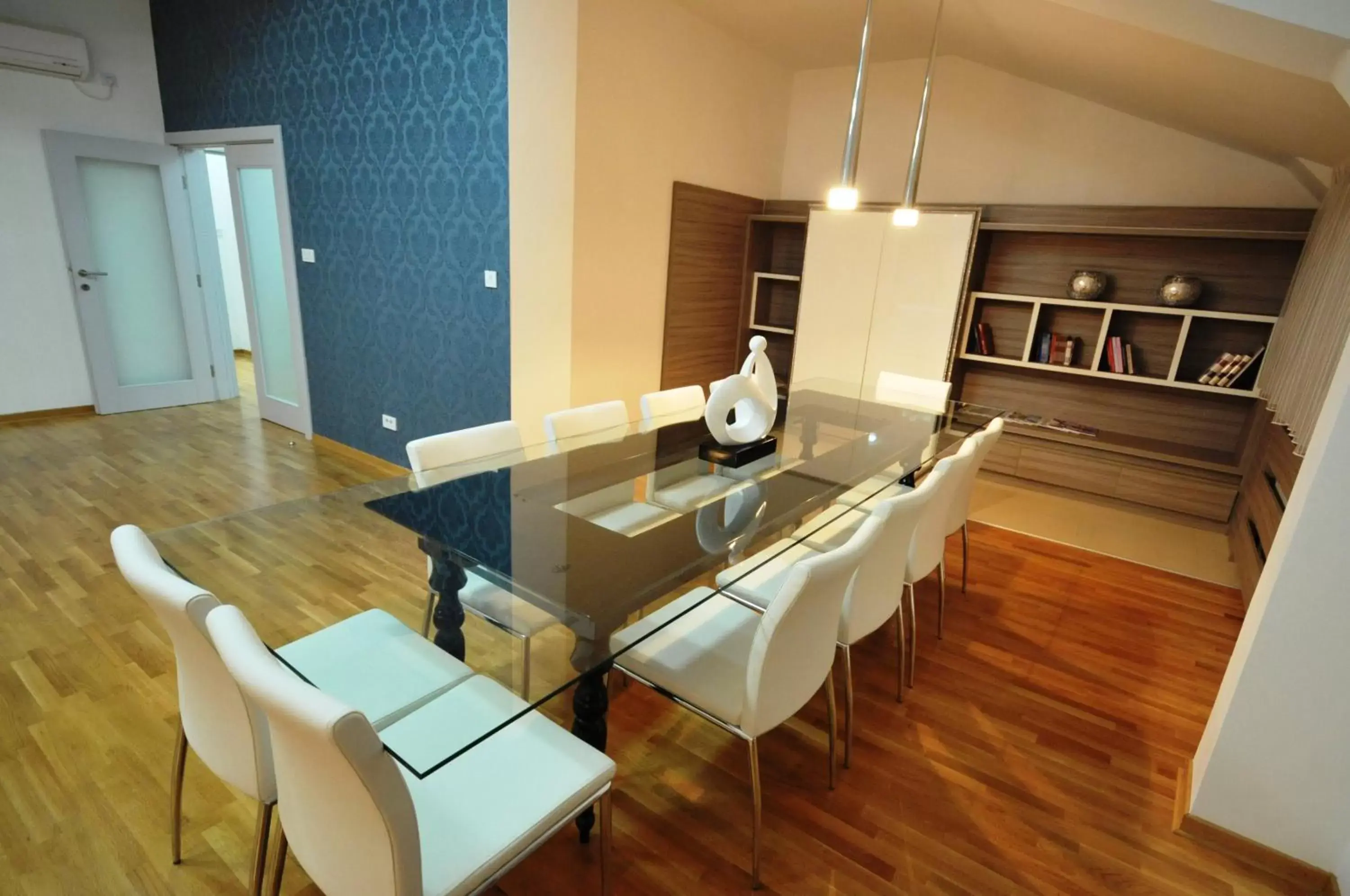 Living room, Kitchen/Kitchenette in Garni Hotel Nevski