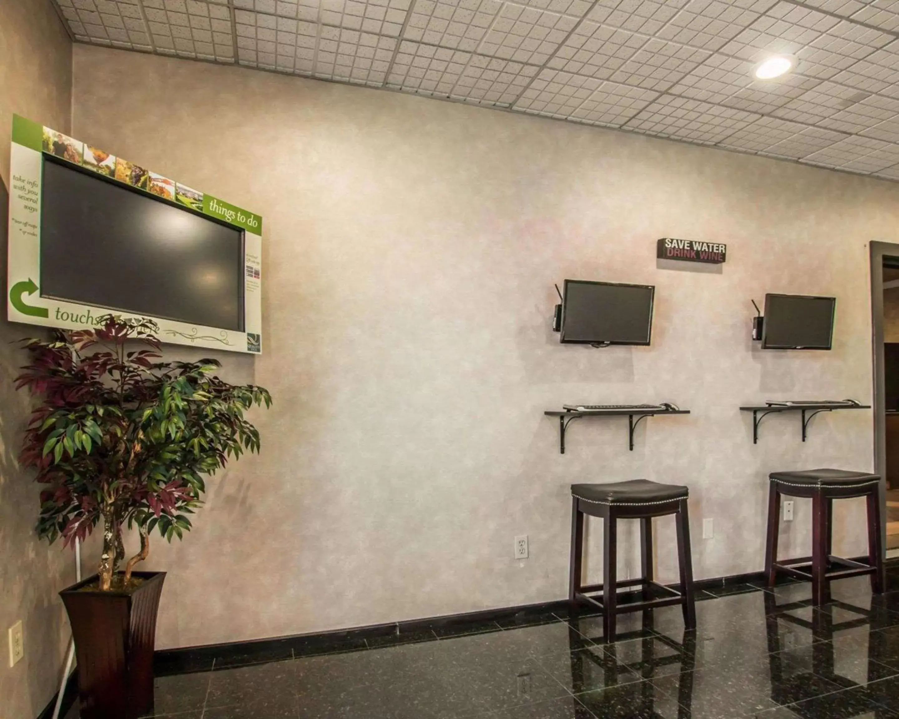 On site, TV/Entertainment Center in Quality Inn Temecula Valley Wine Country