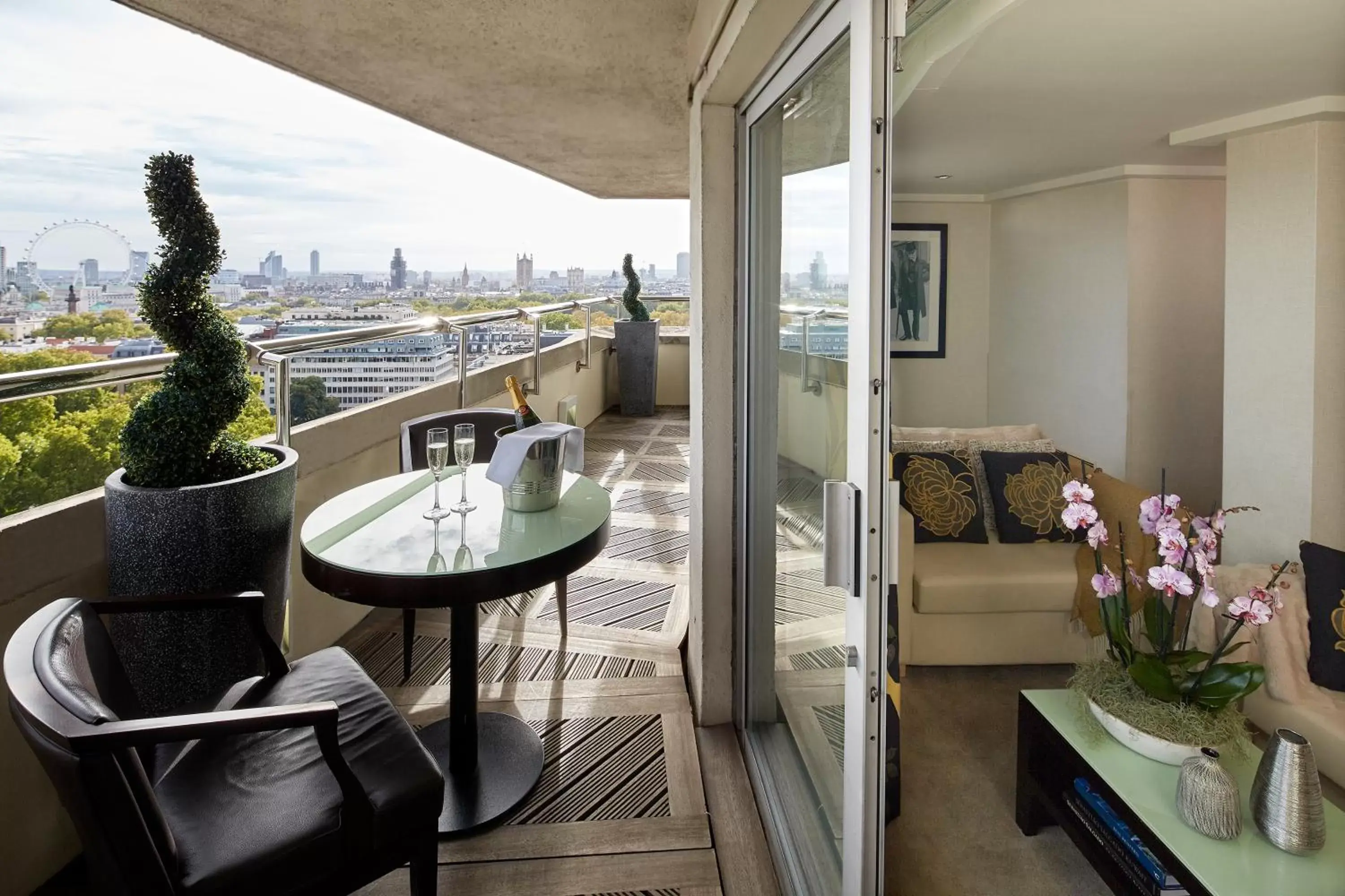 View (from property/room), Balcony/Terrace in The Cavendish London