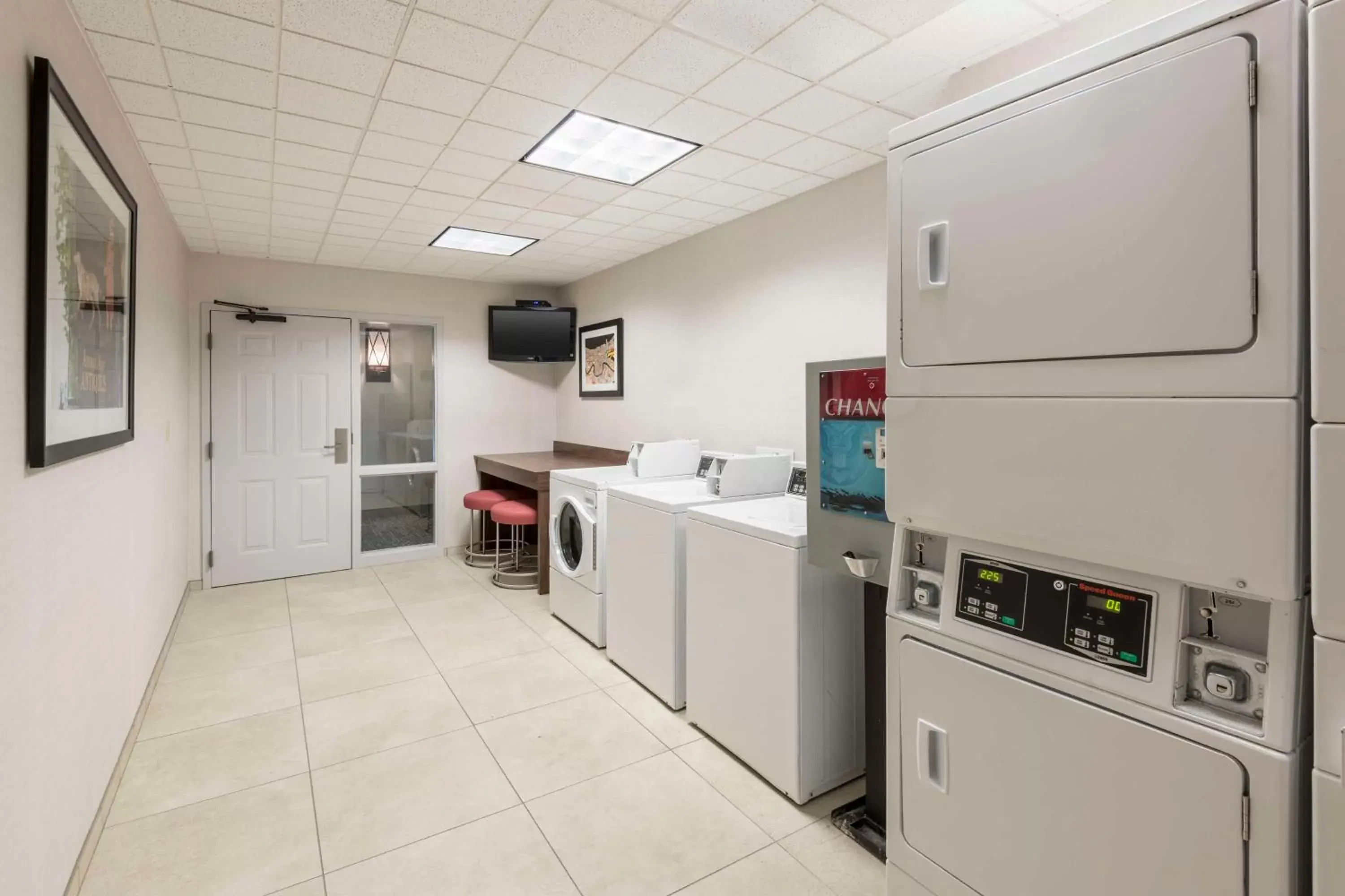 Property building, Kitchen/Kitchenette in Homewood Suites by Hilton New Orleans