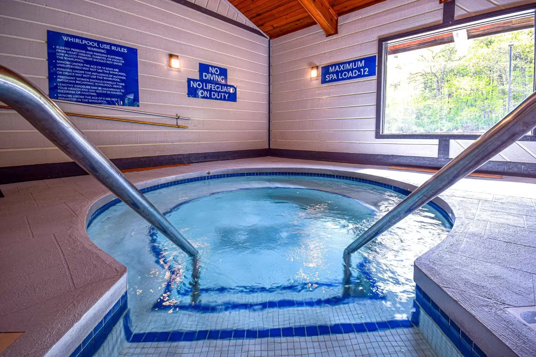 Spa and wellness centre/facilities, Swimming Pool in Days Inn & Suites by Wyndham Wisconsin Dells