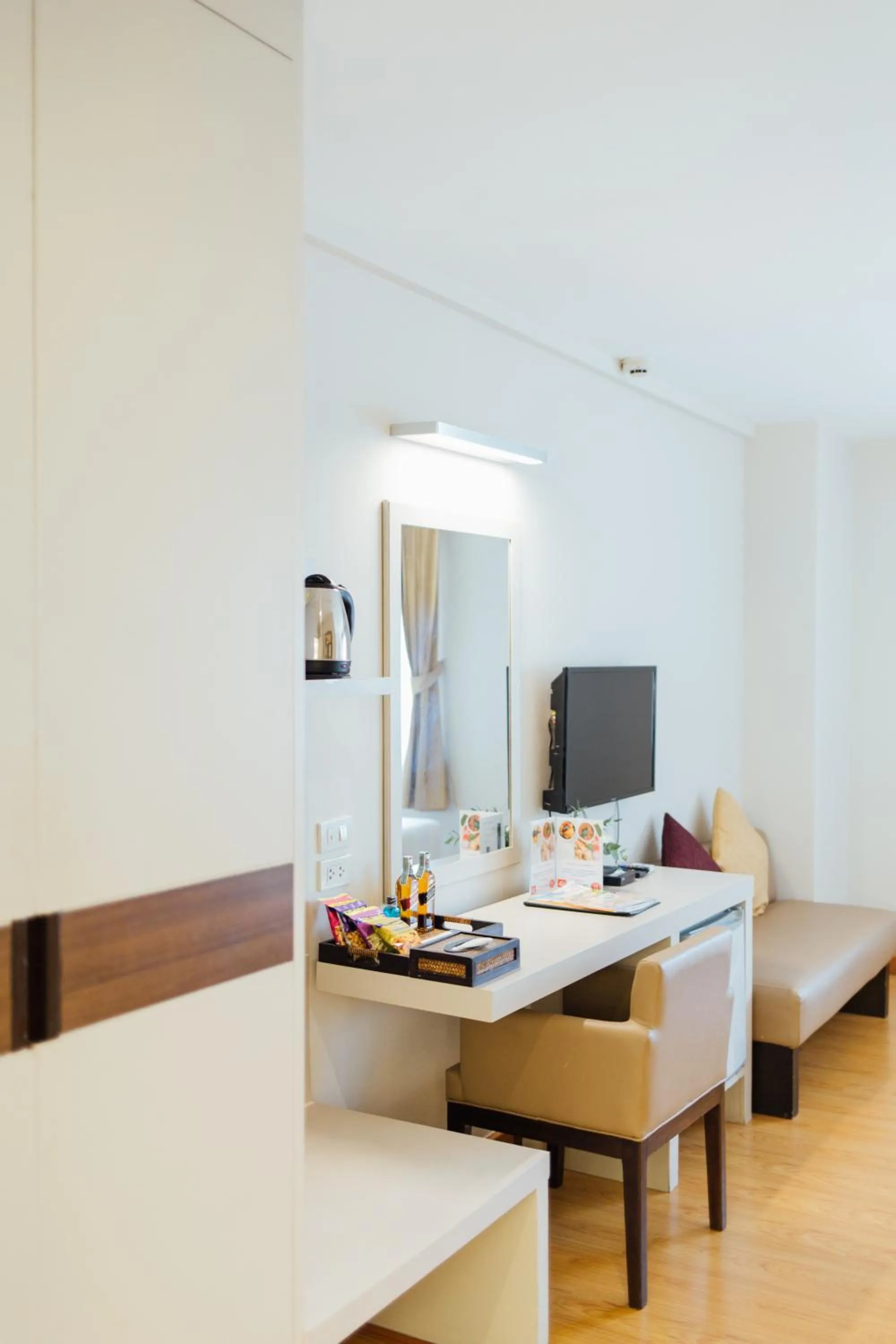 TV and multimedia, Bed in Seasons Siam Hotel