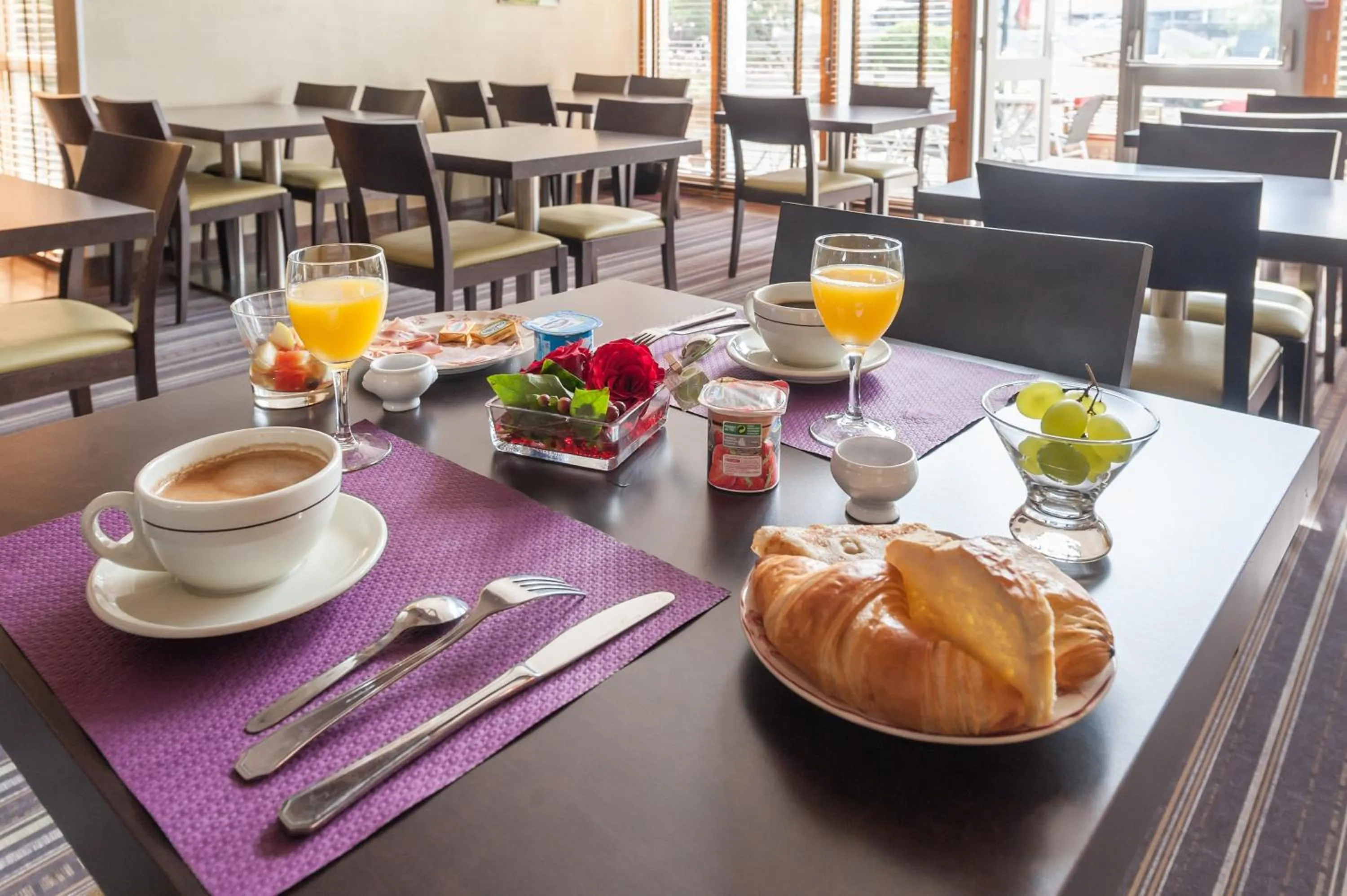 Dining area in Contact Hotel Atoll