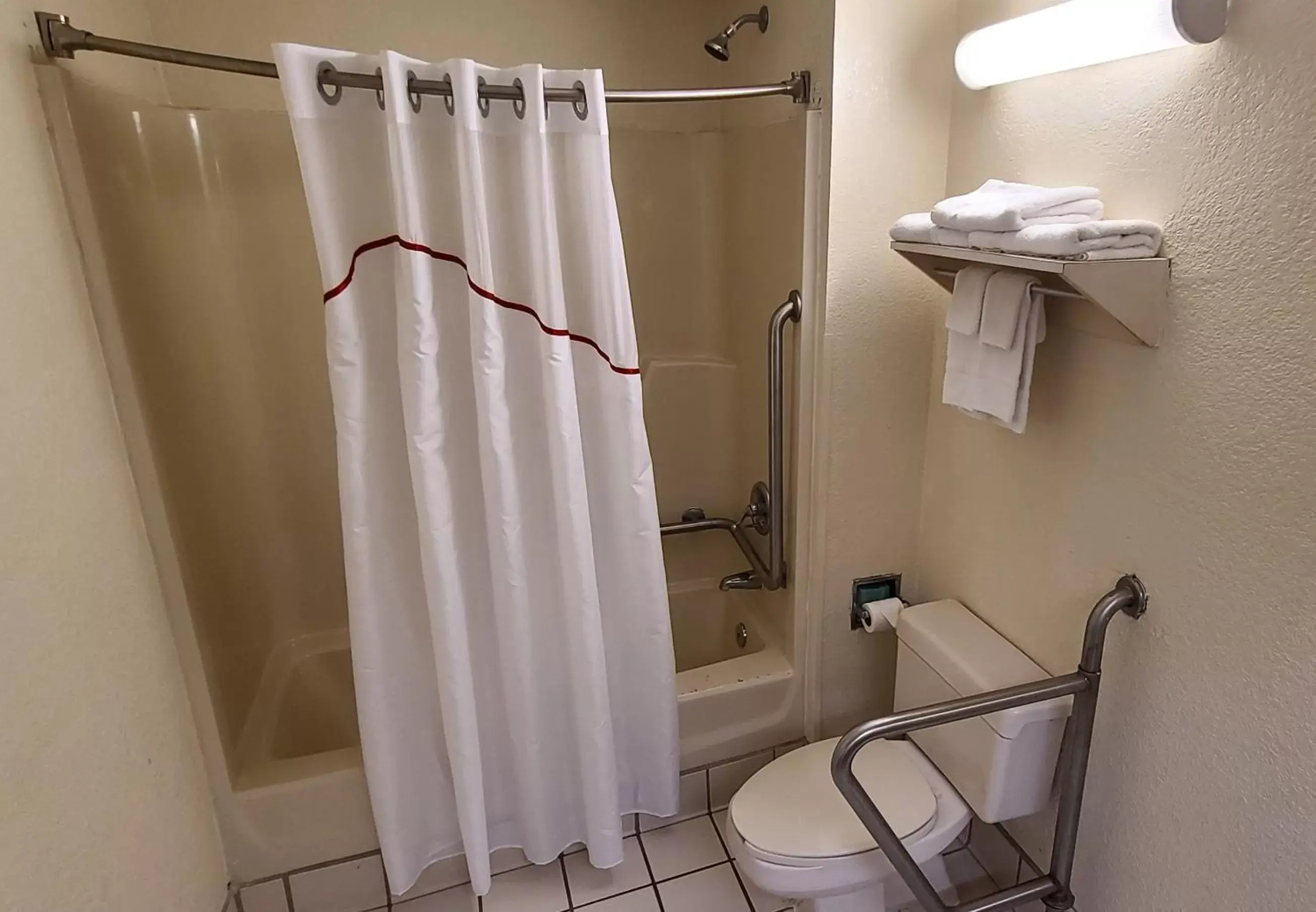 Shower, Bathroom in Red Roof Inn & Suites Cornelius - Lake Norman