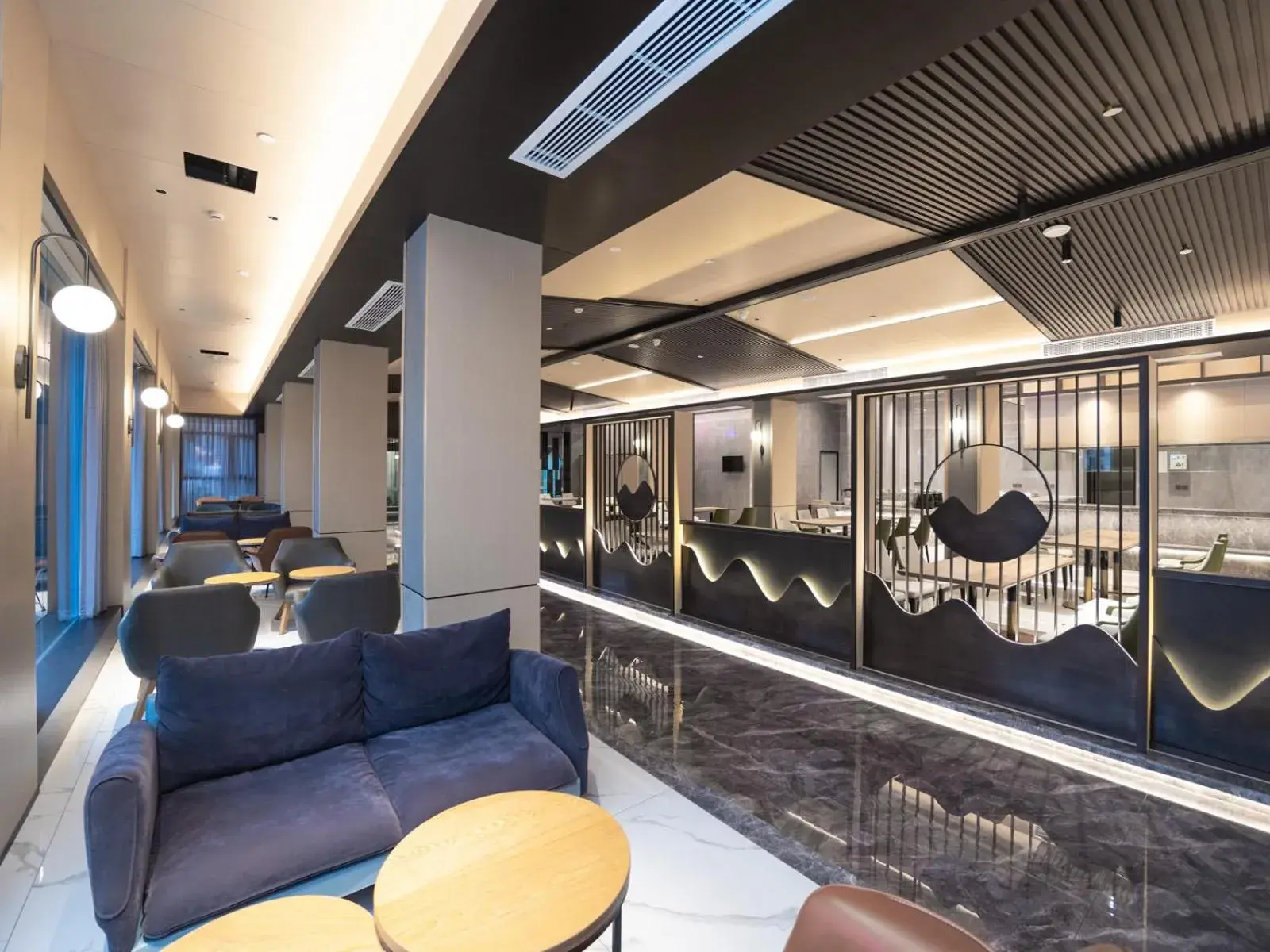 Lobby/Reception in Country Inn&Suites by Radisson, Shanghai PVG