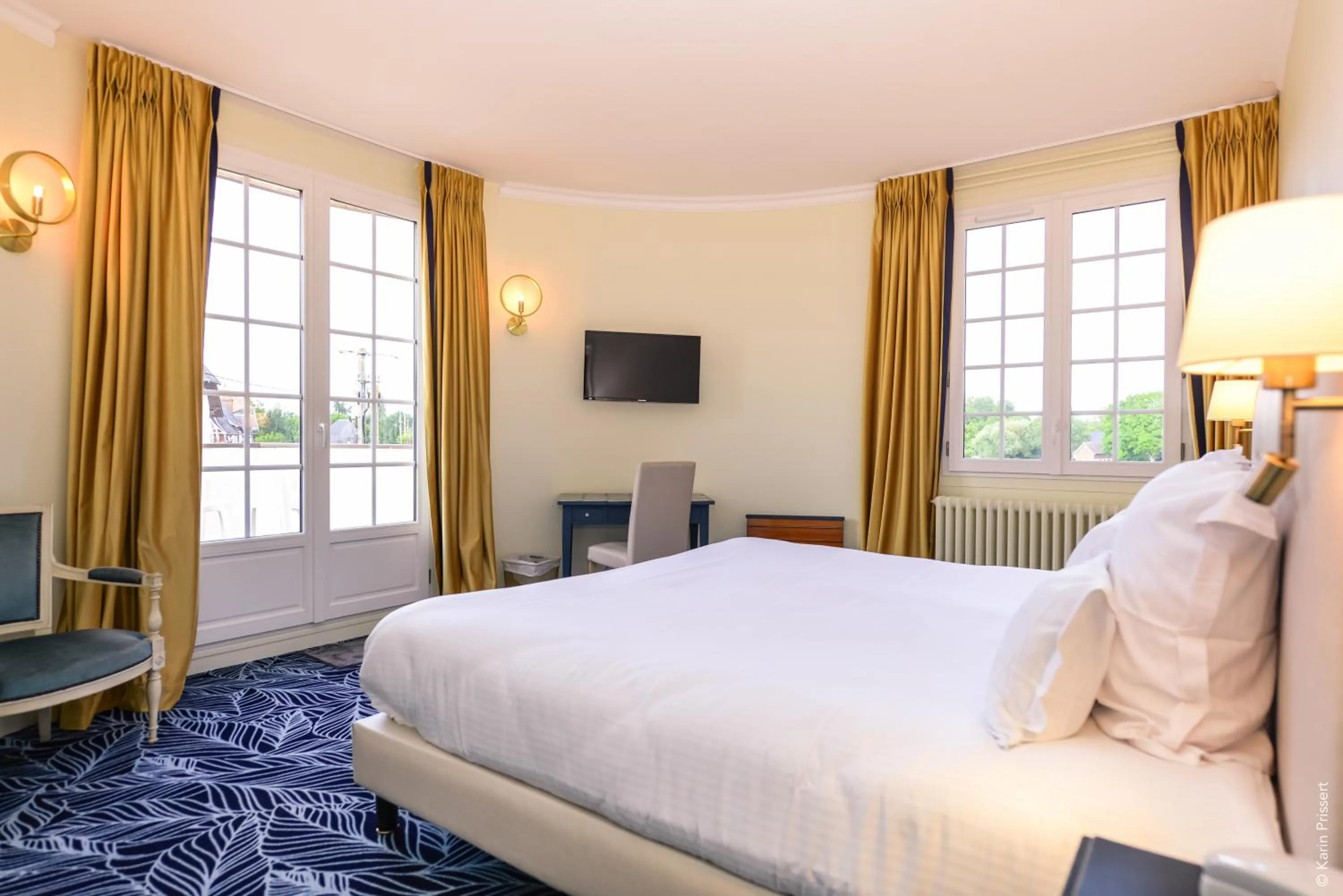 Photo of the whole room, Bed in Hostellerie Saint Pierre