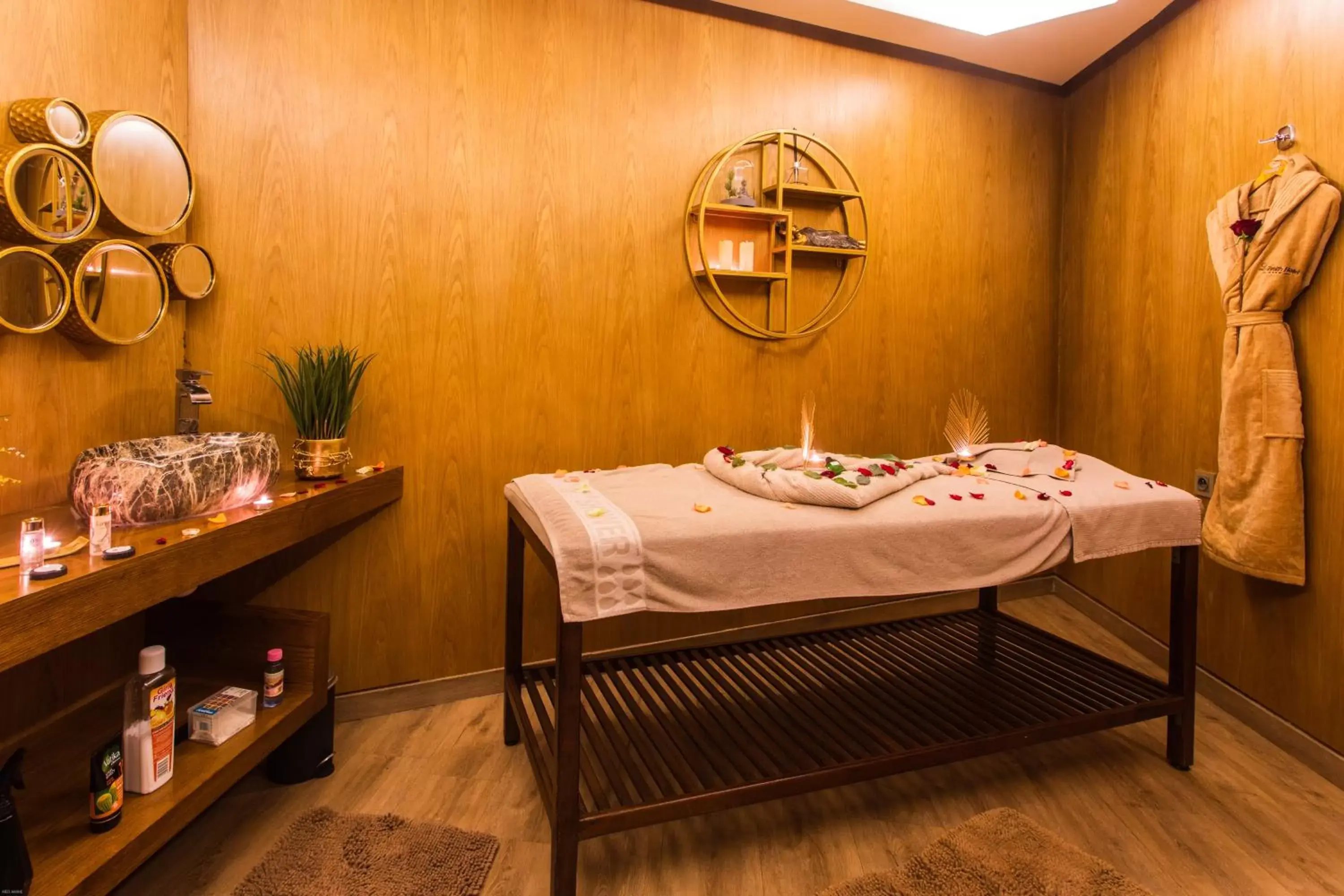 Spa and wellness centre/facilities in Le Zenith Hotel & Spa