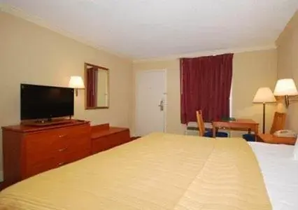 Photo of the whole room, Bed in Greenville Inn & Suites