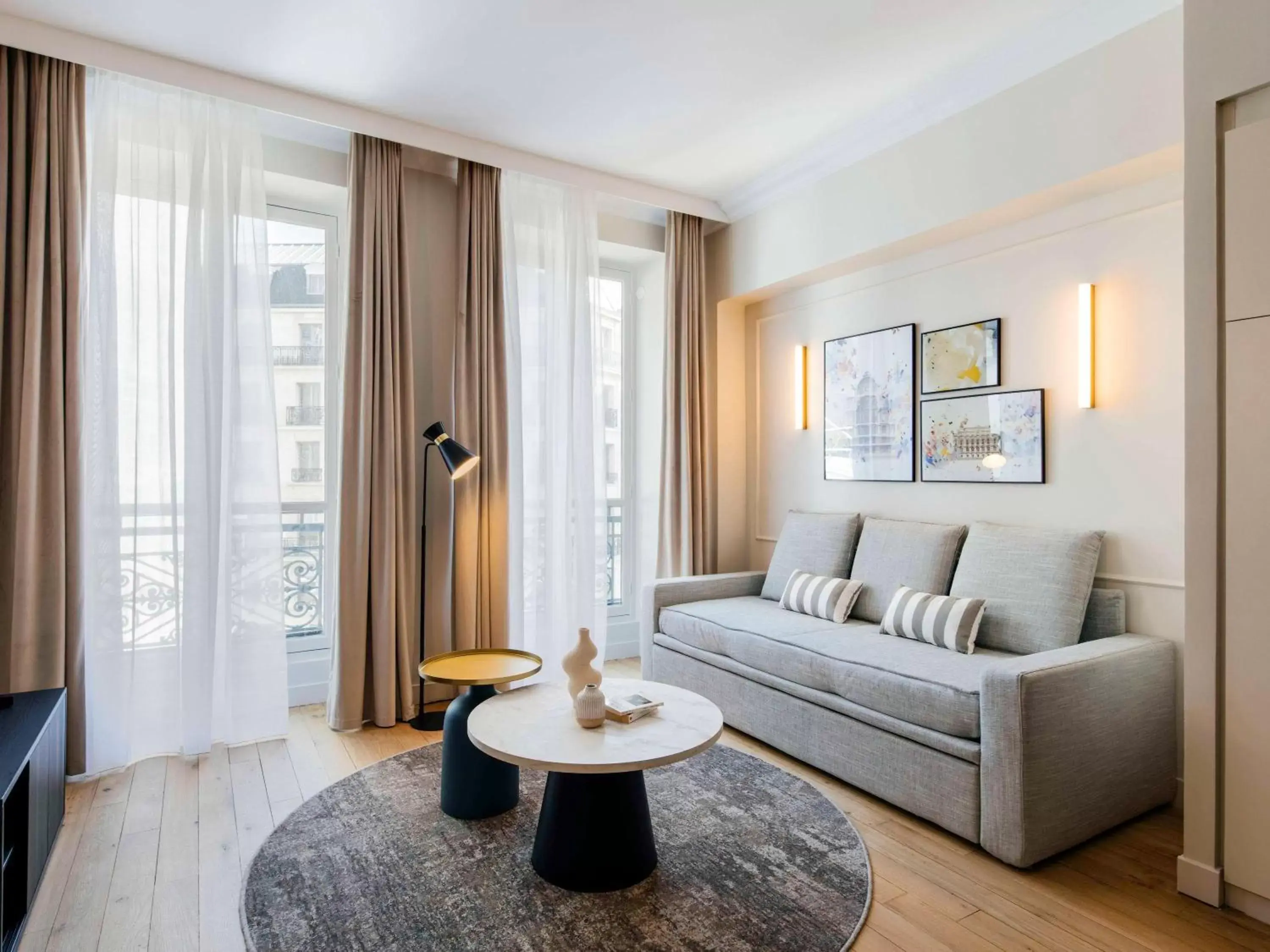 Bedroom, Seating Area in Aparthotel Adagio Paris Opéra