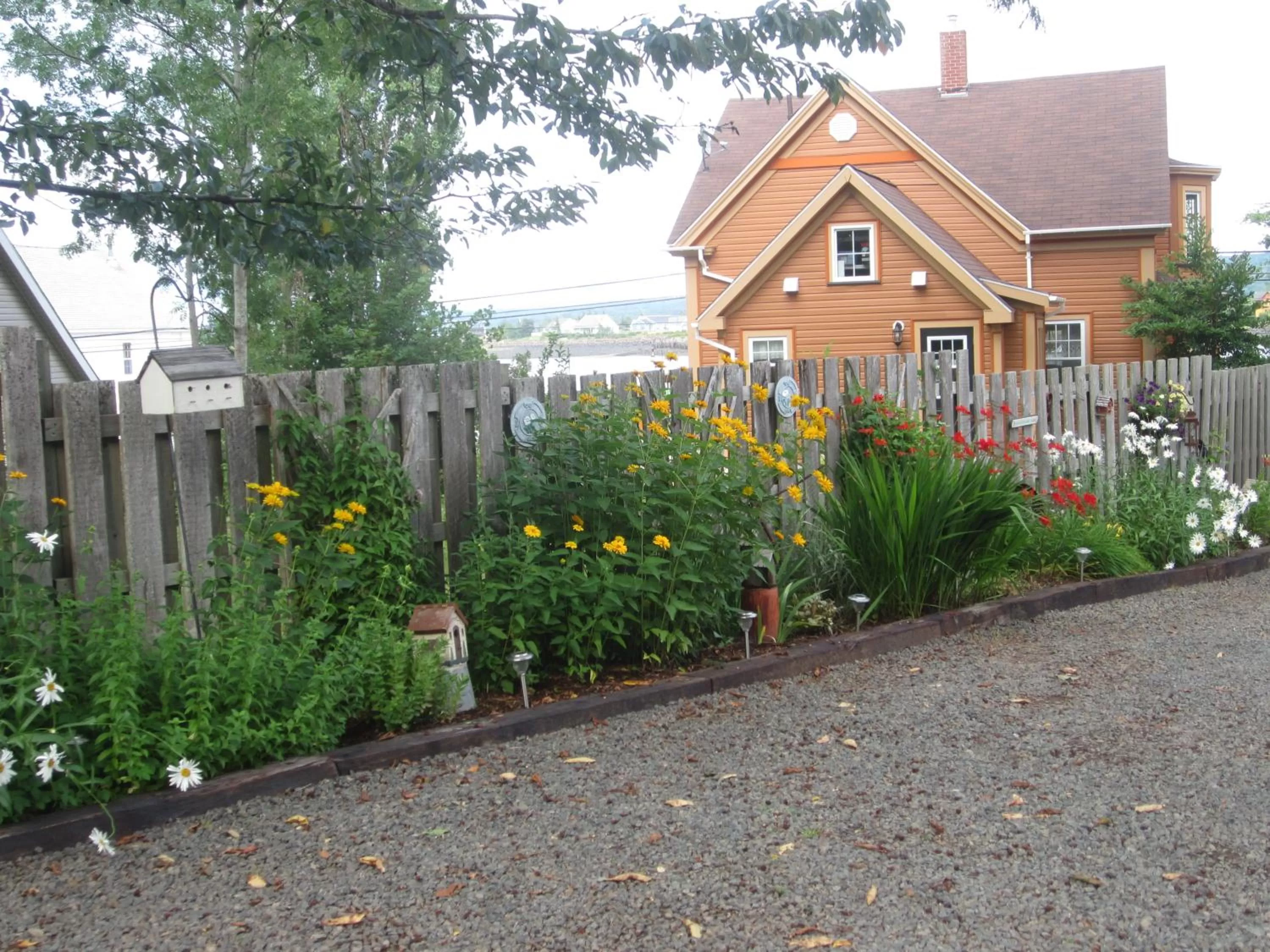 Garden, Property Building in Grand Oak Manor Bed and Breakfast