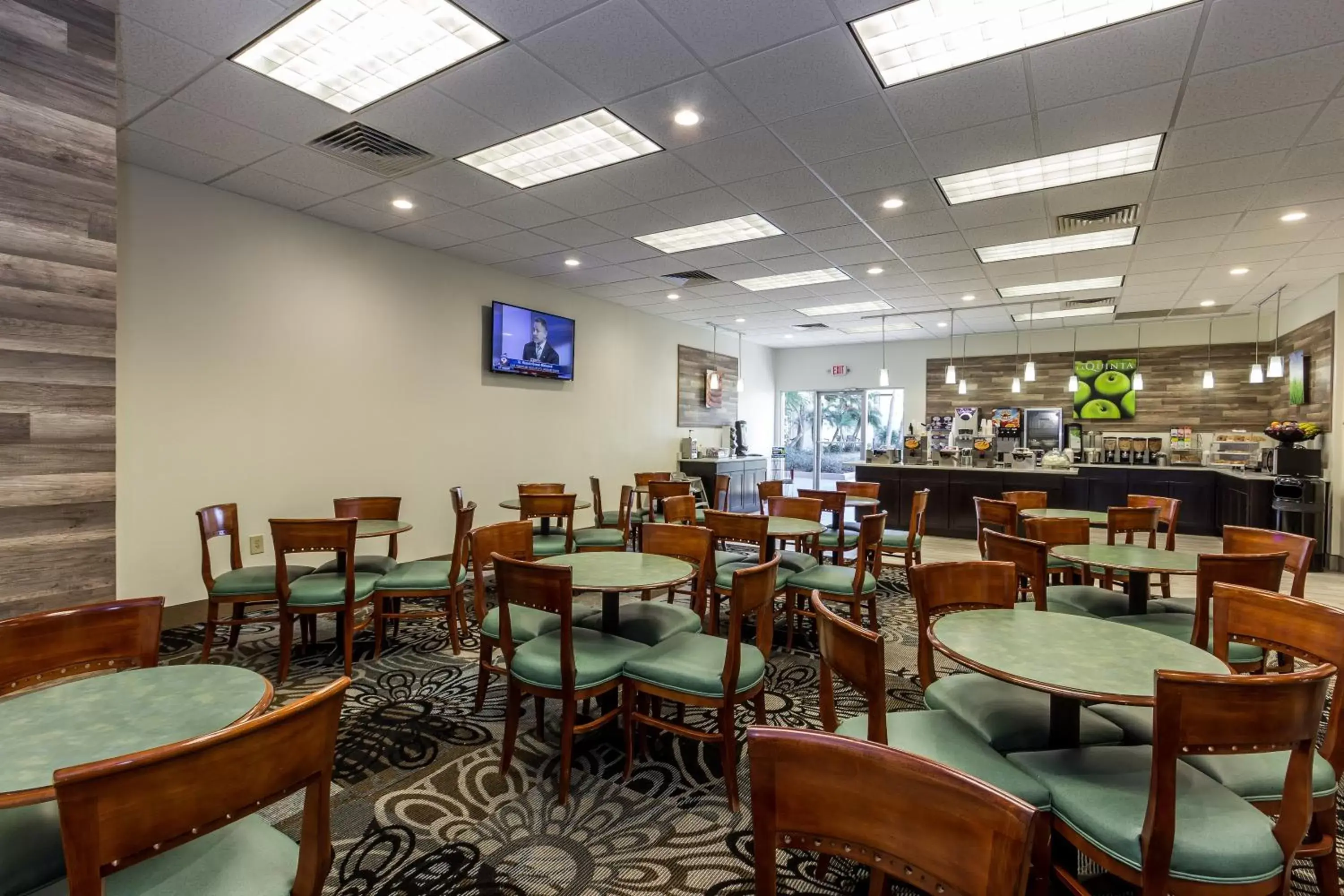 Lobby or reception, Restaurant/Places to Eat in La Quinta by Wyndham Clearwater Central