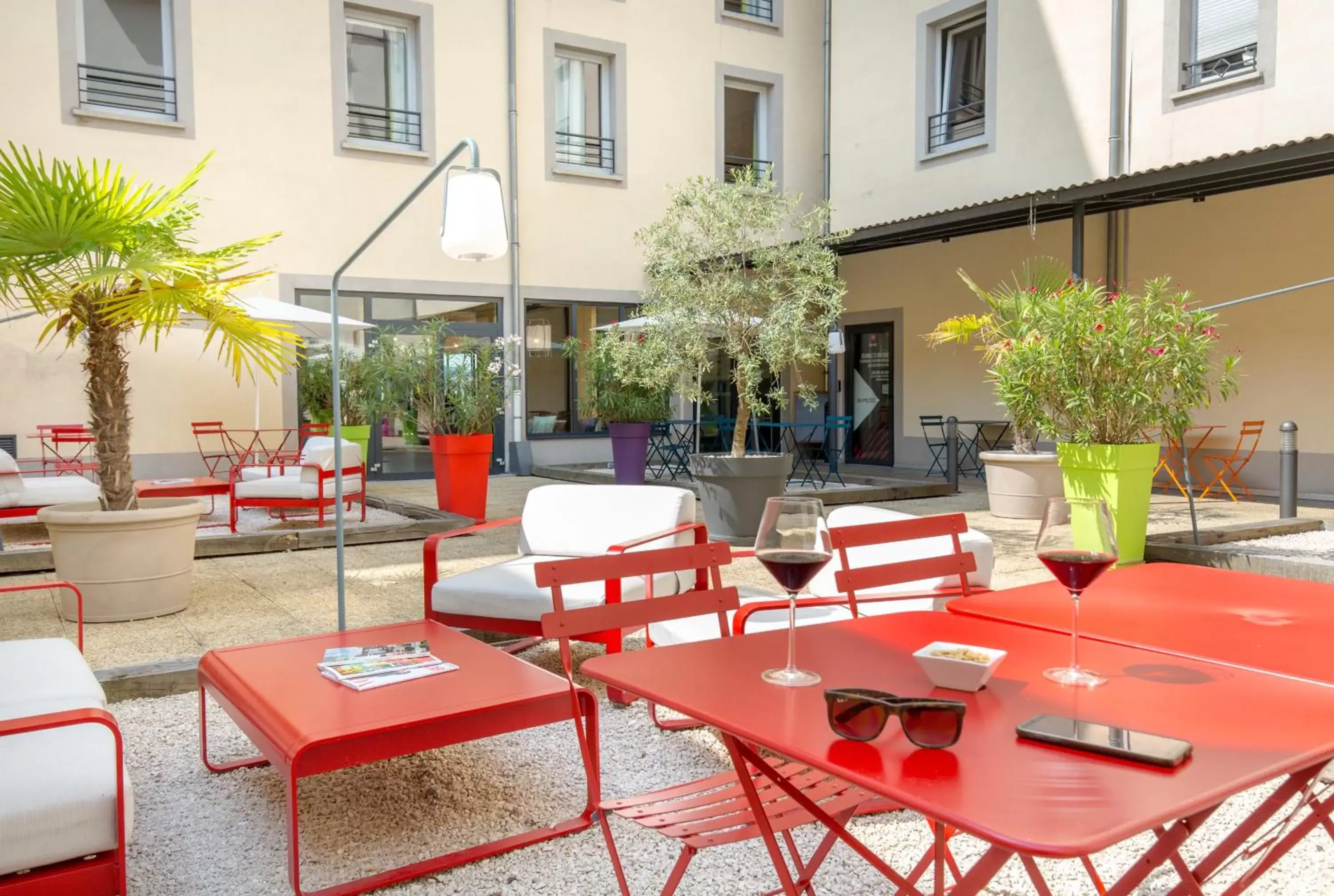 Patio in ibis Lyon Sud Vienne Saint-Louis