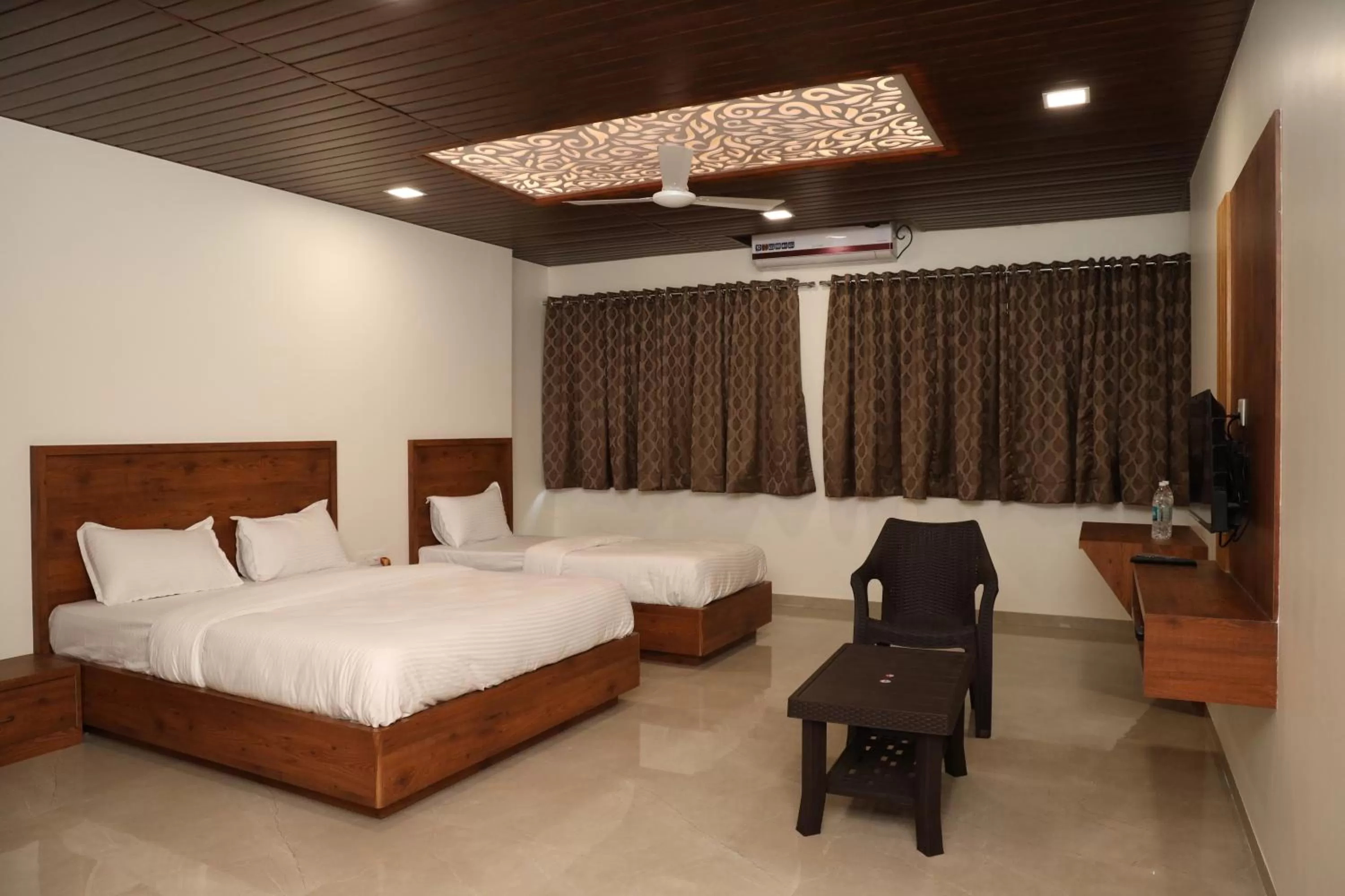 Family Non AC Room in Mahalaxmi Executive