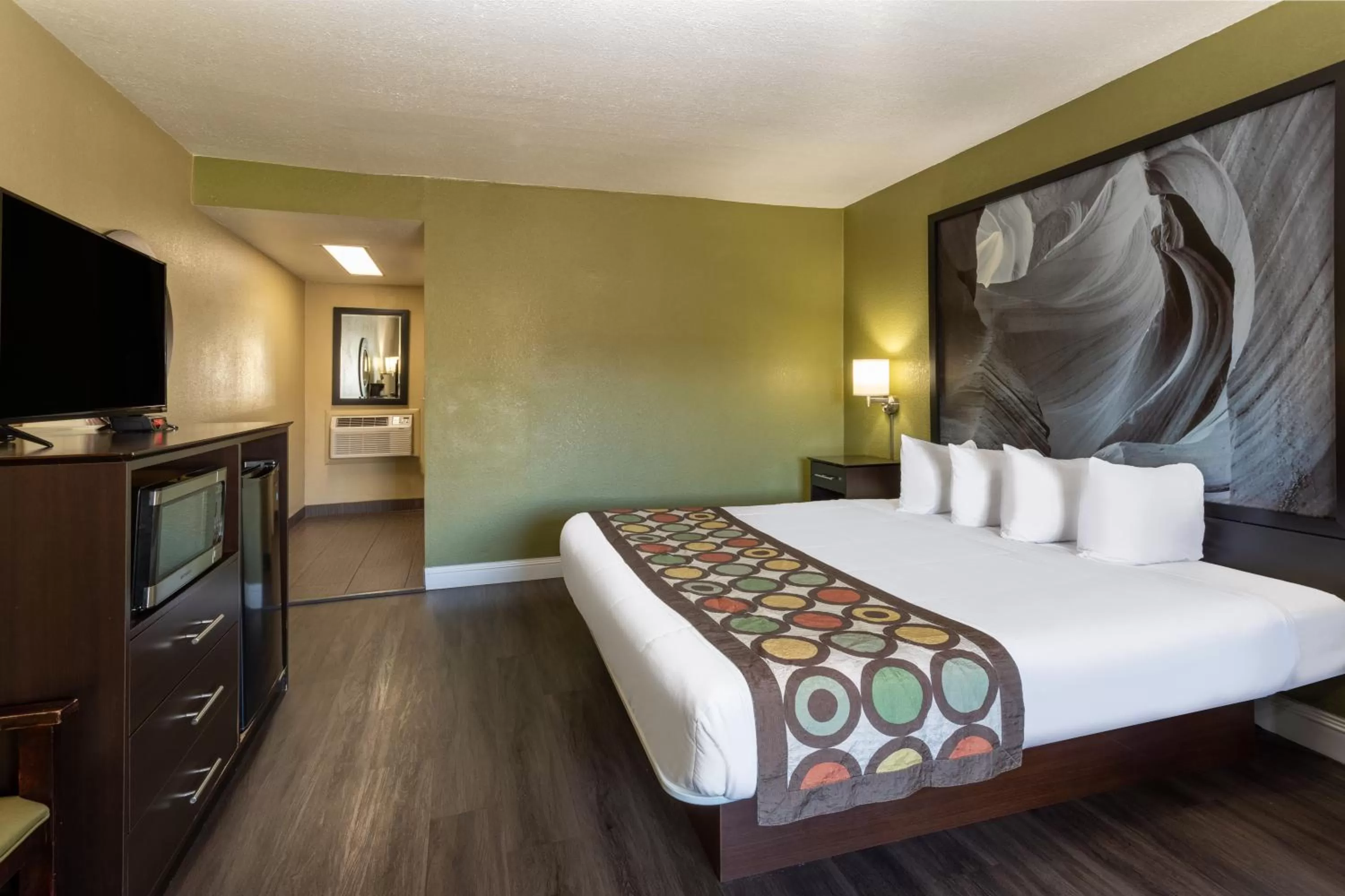Photo of the whole room, Bed in Super 8 by Wyndham NAU/Downtown Conference Center