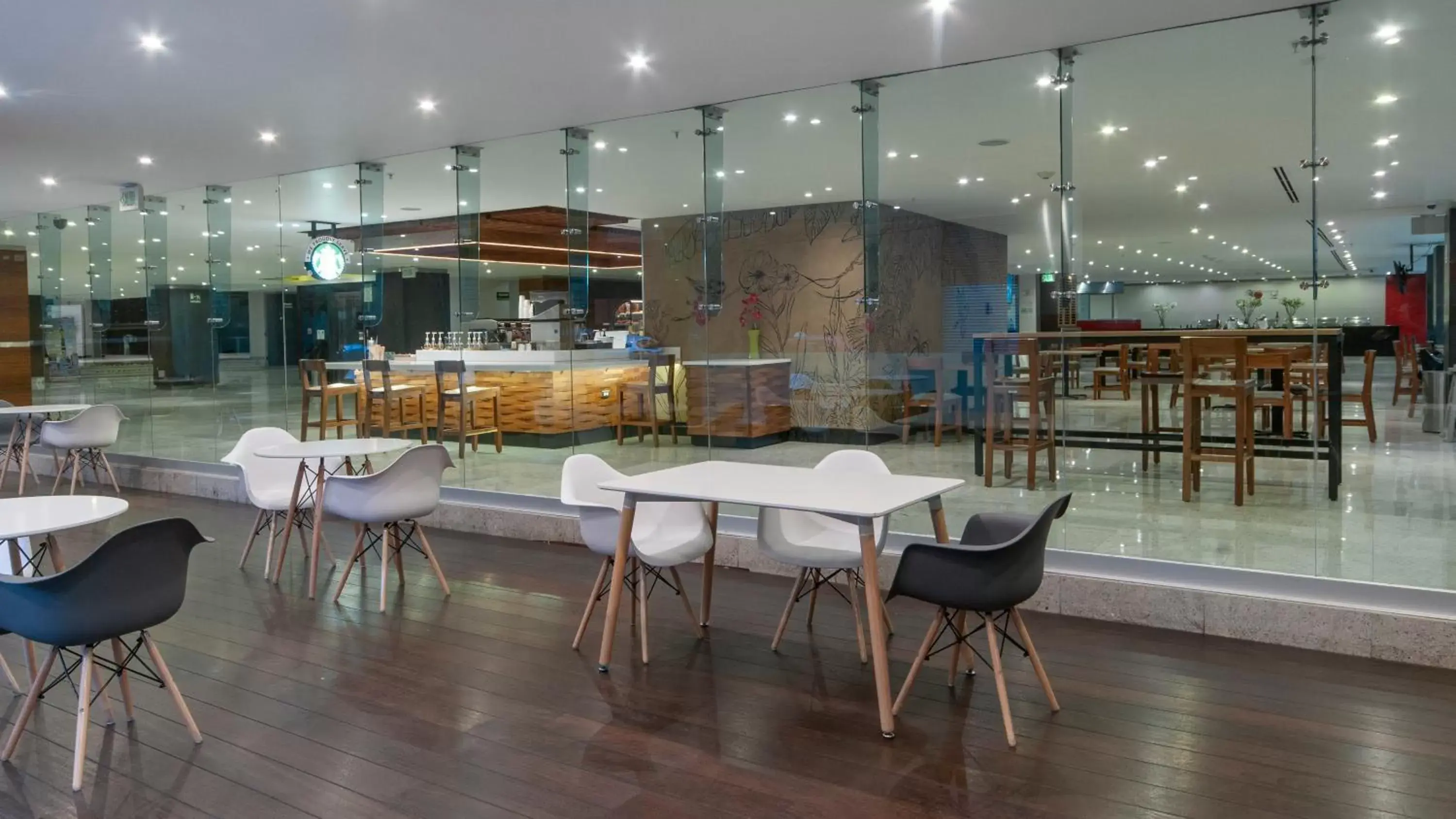 Lounge or bar, Restaurant/Places to Eat in Holiday Inn Buenavista, an IHG Hotel