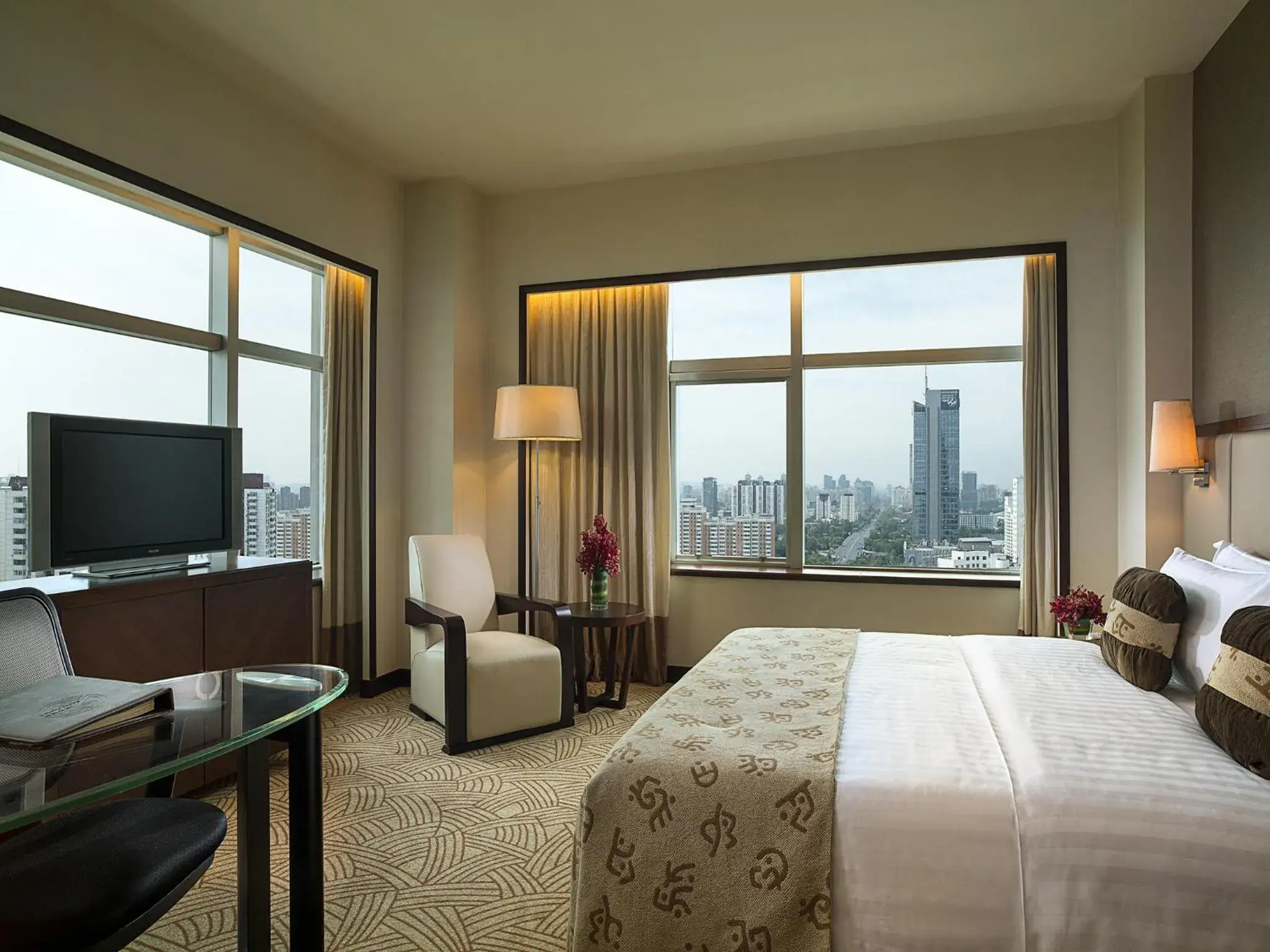 Bedroom, TV/Entertainment Center in Celebrity International Grand Hotel