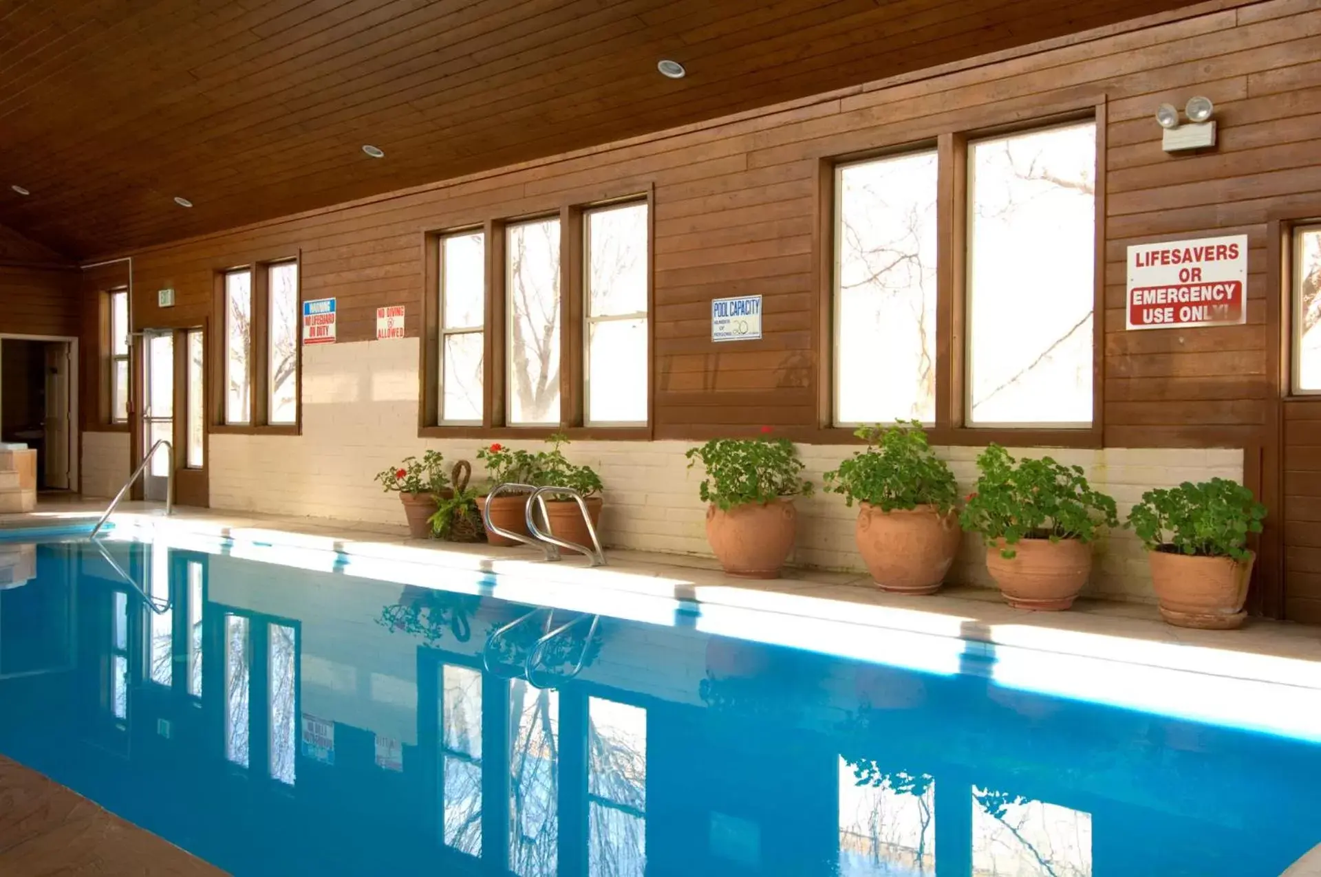 Swimming pool in Fort Marcy Suites