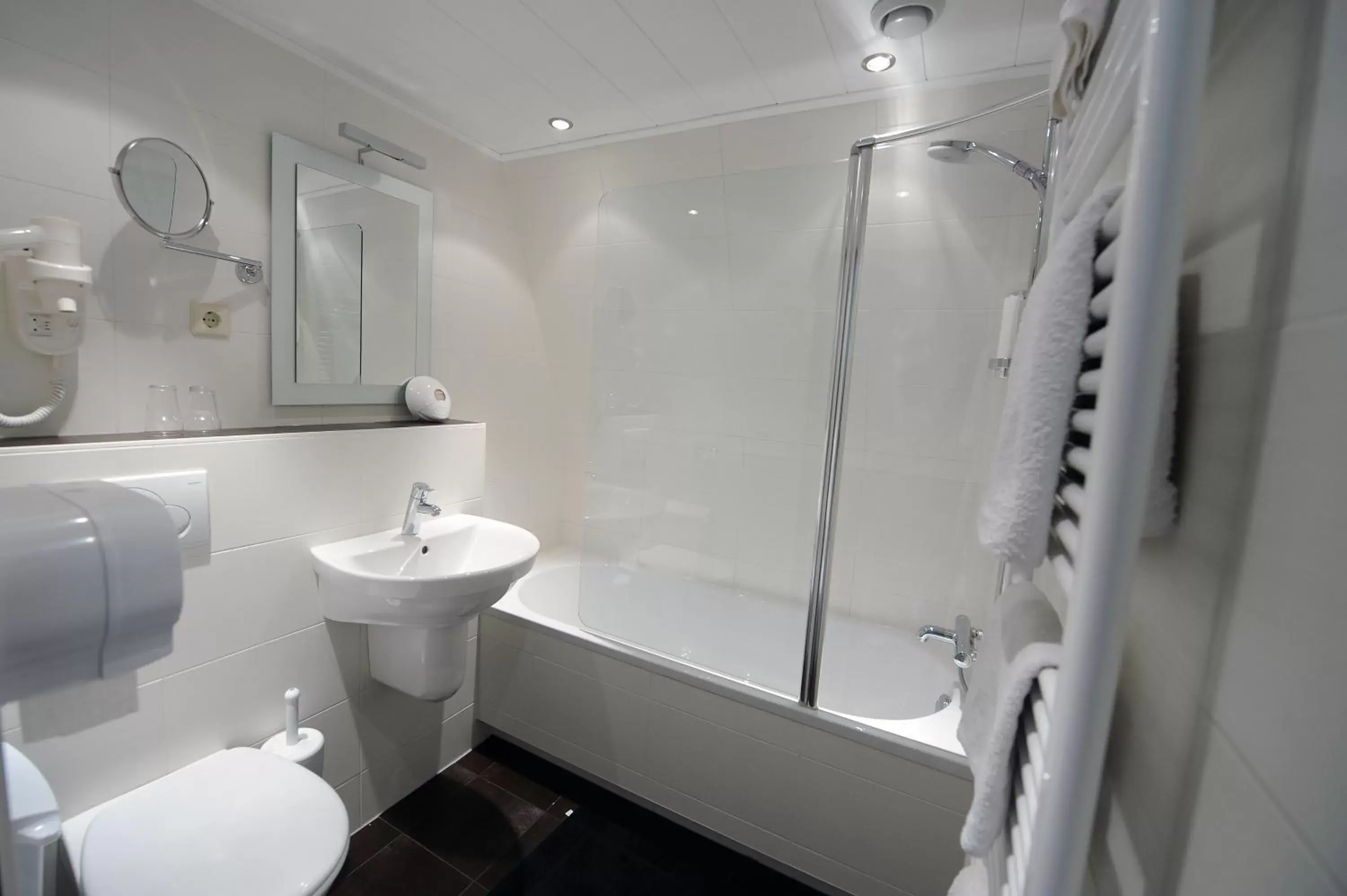 Bathroom in Hotel Het Wapen van Drenthe