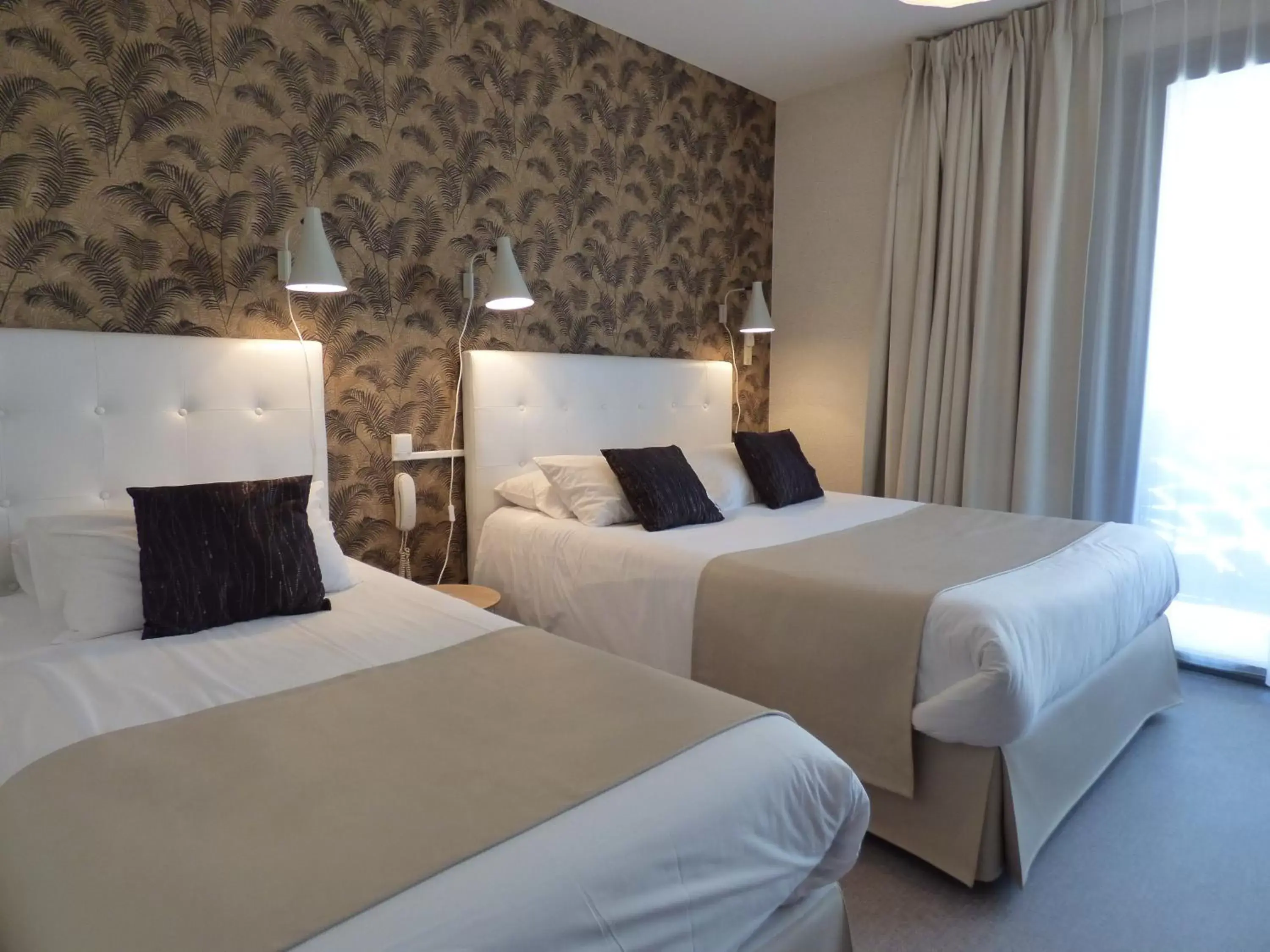 Comfort Triple Room in Cit'Hotel L'Etape Comfort Triple Room in Cit'Hotel L'Etape