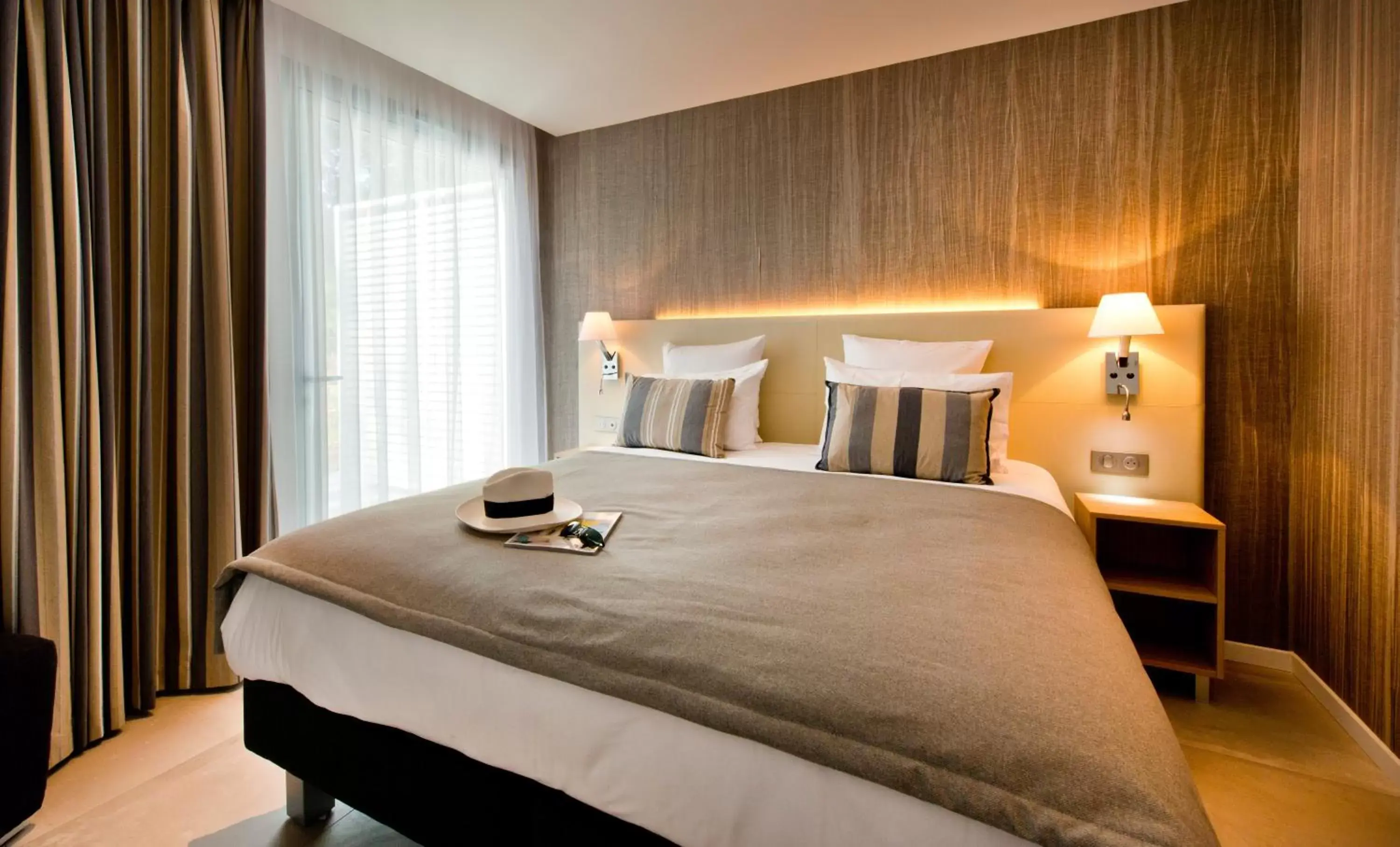 Junior Suite with King Bed and Terrace in Golden Tulip Sophia Antipolis - Hotel & Spa Junior Suite with King Bed and Terrace in Golden Tulip Sophia Antipolis - Hotel & Spa