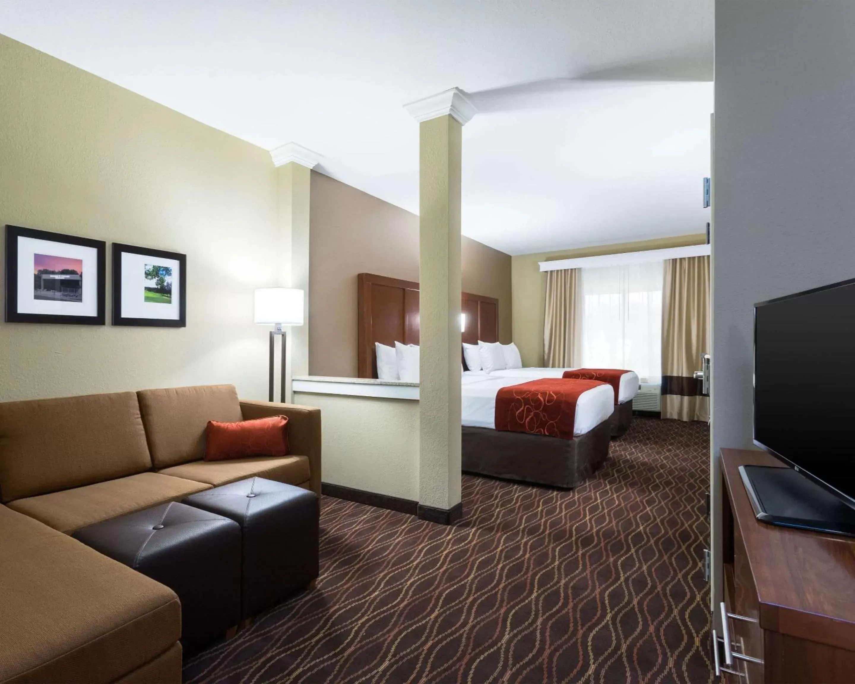 Bedroom, Seating Area in Comfort Suites DuBois