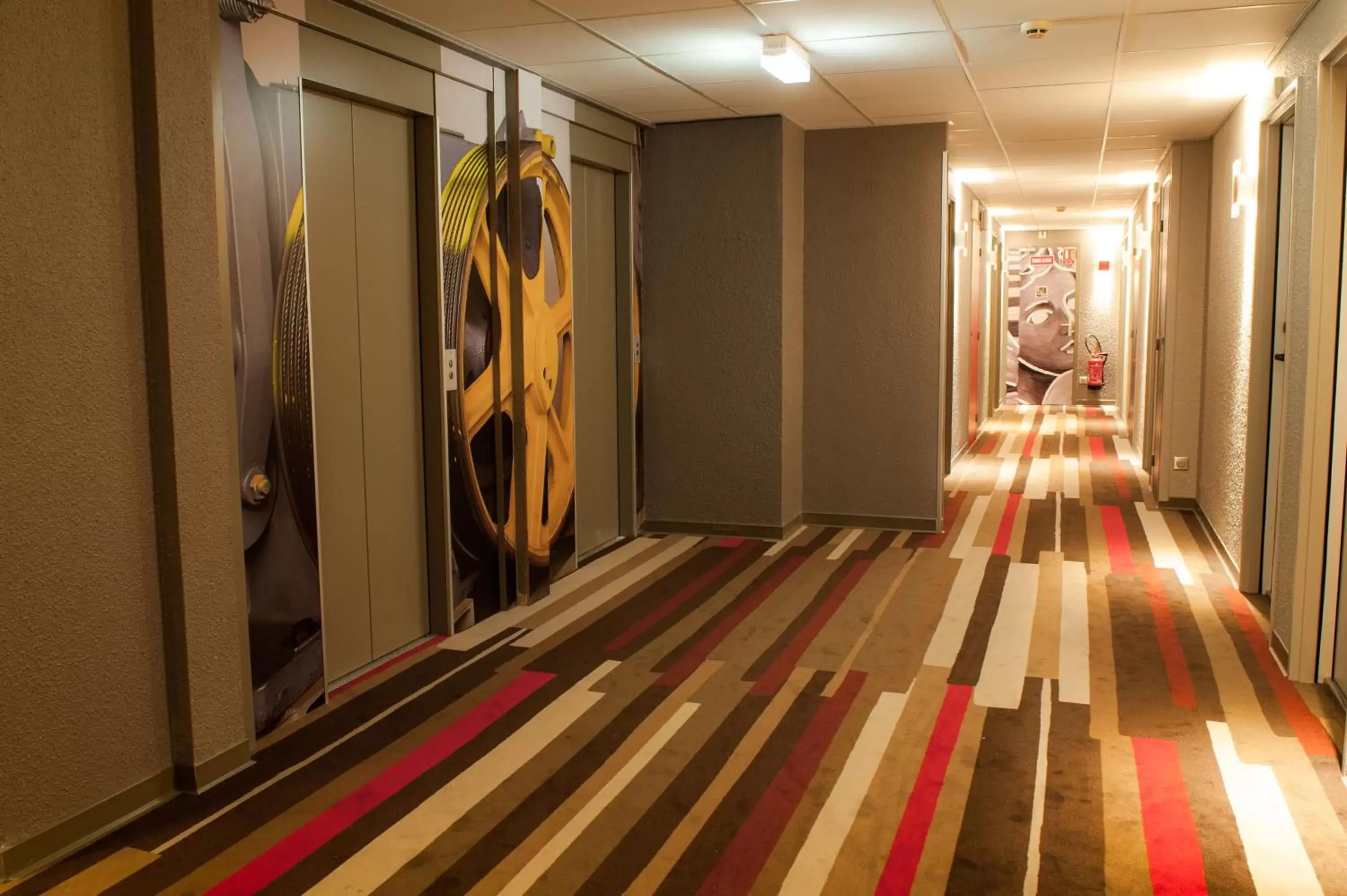 Decorative detail, Lobby/Reception in ibis Paris La Defense Courbevoie