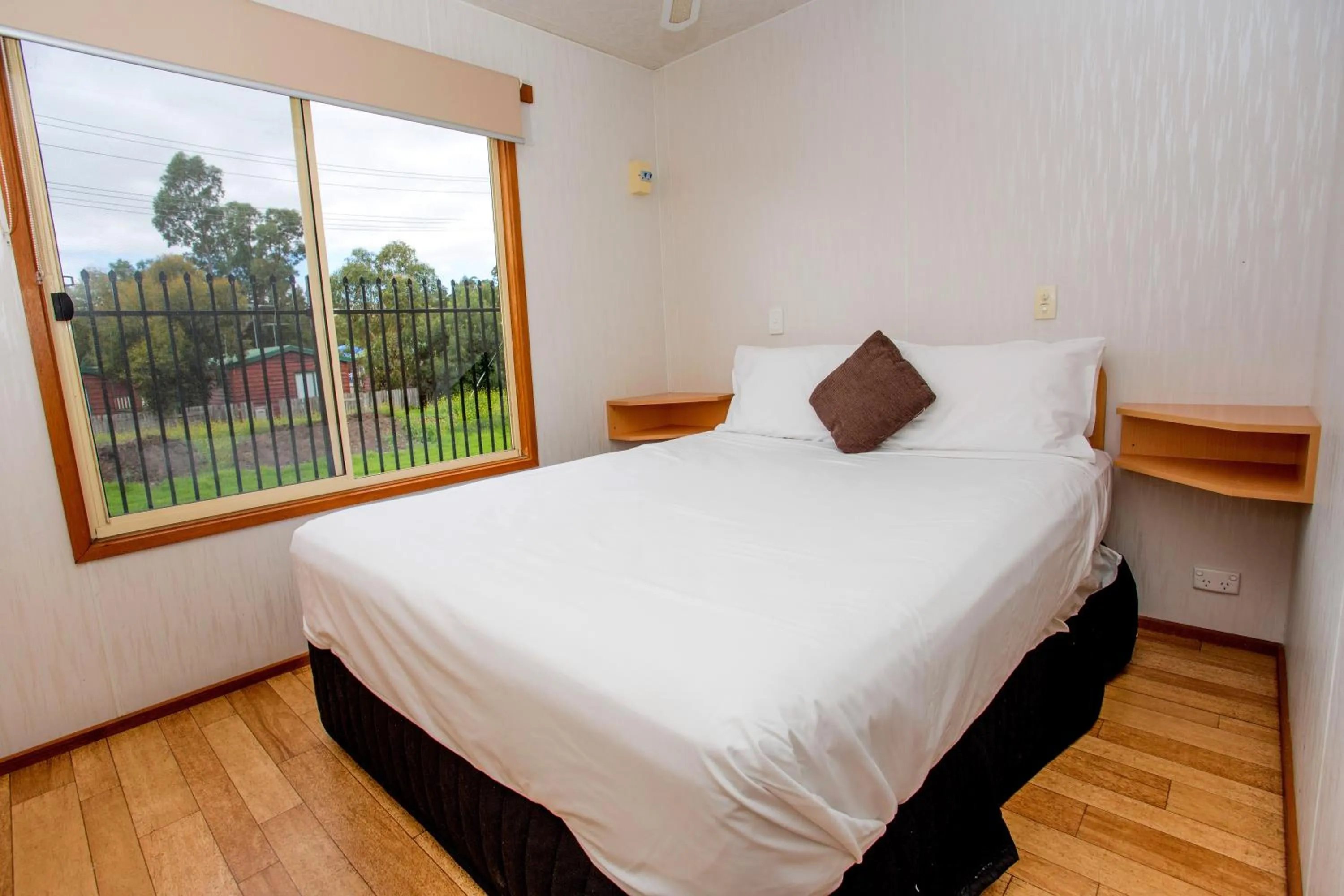 Bedroom, Bed in Discovery Parks - Geelong