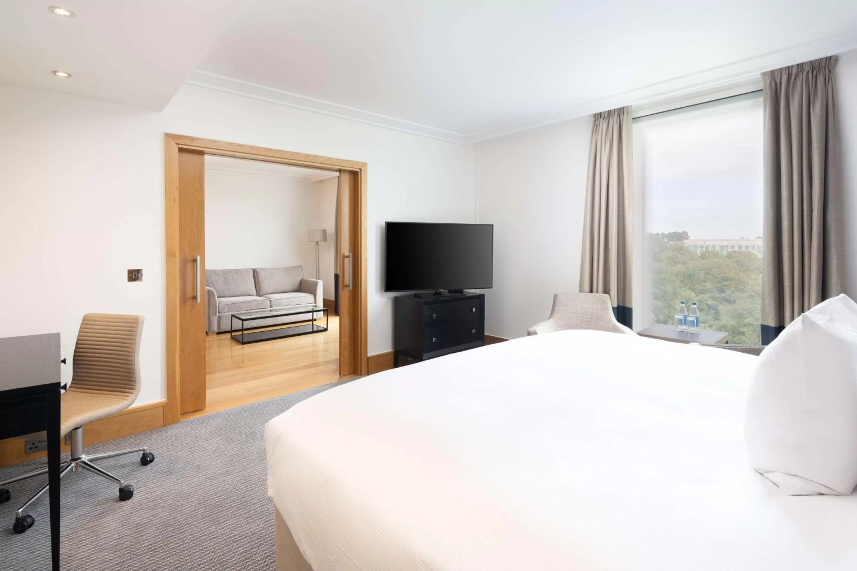 Bedroom, Bed in Hilton London Gatwick Airport