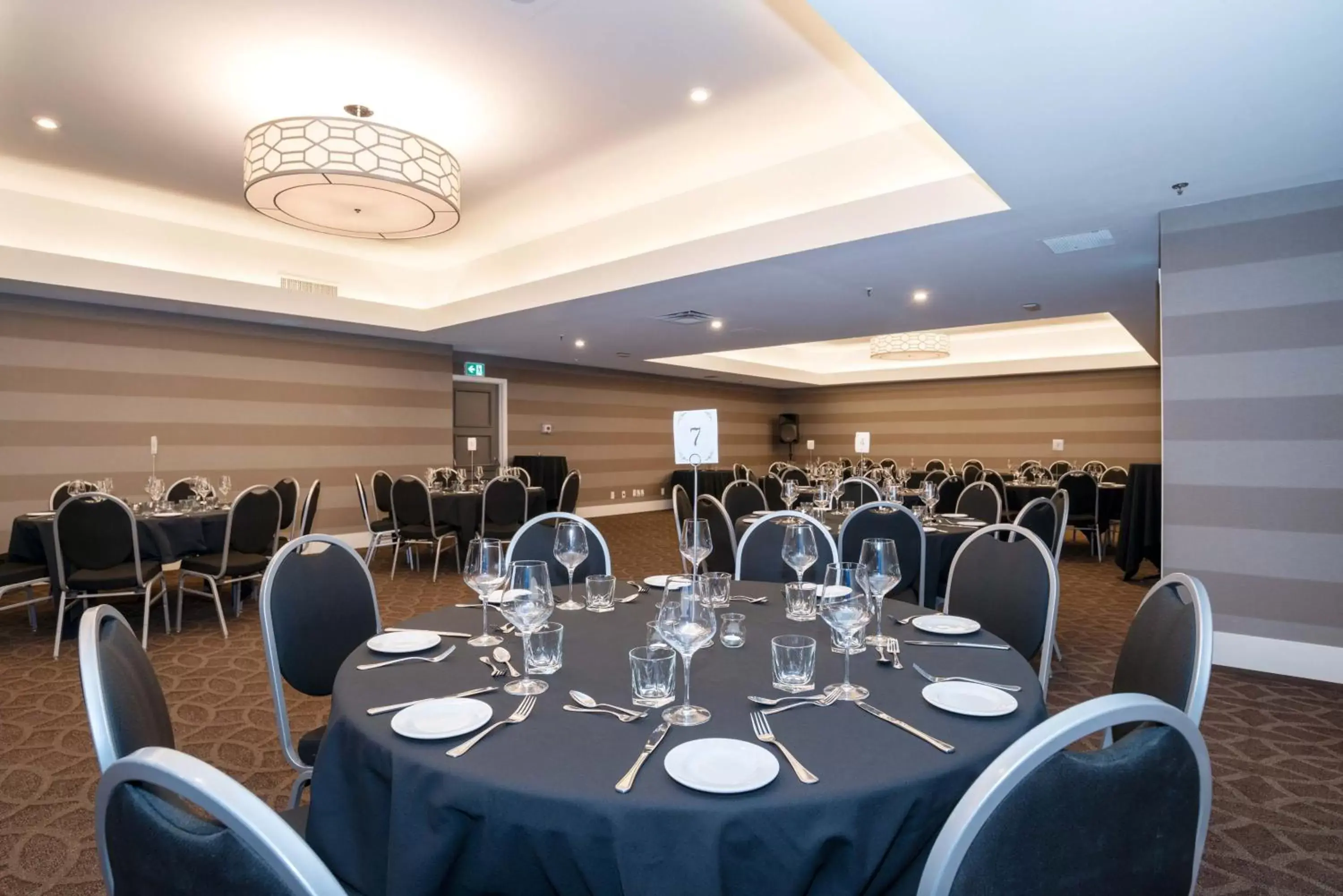Meeting/conference room, Banquet Facilities in Sandman Signature Calgary Downtown Hotel