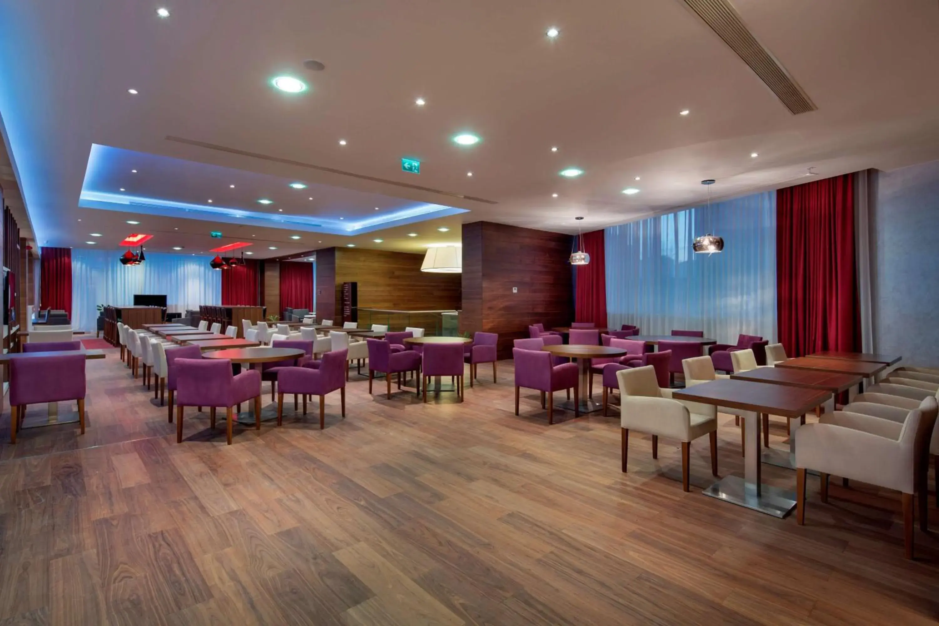 Lounge or bar in Hampton by Hilton Istanbul Kayasehir