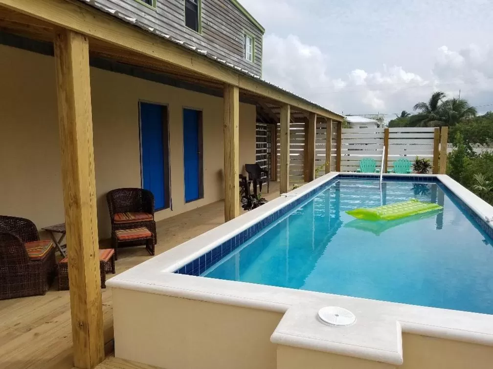 Swimming pool in The BNB on Triggerfish Close to the airport