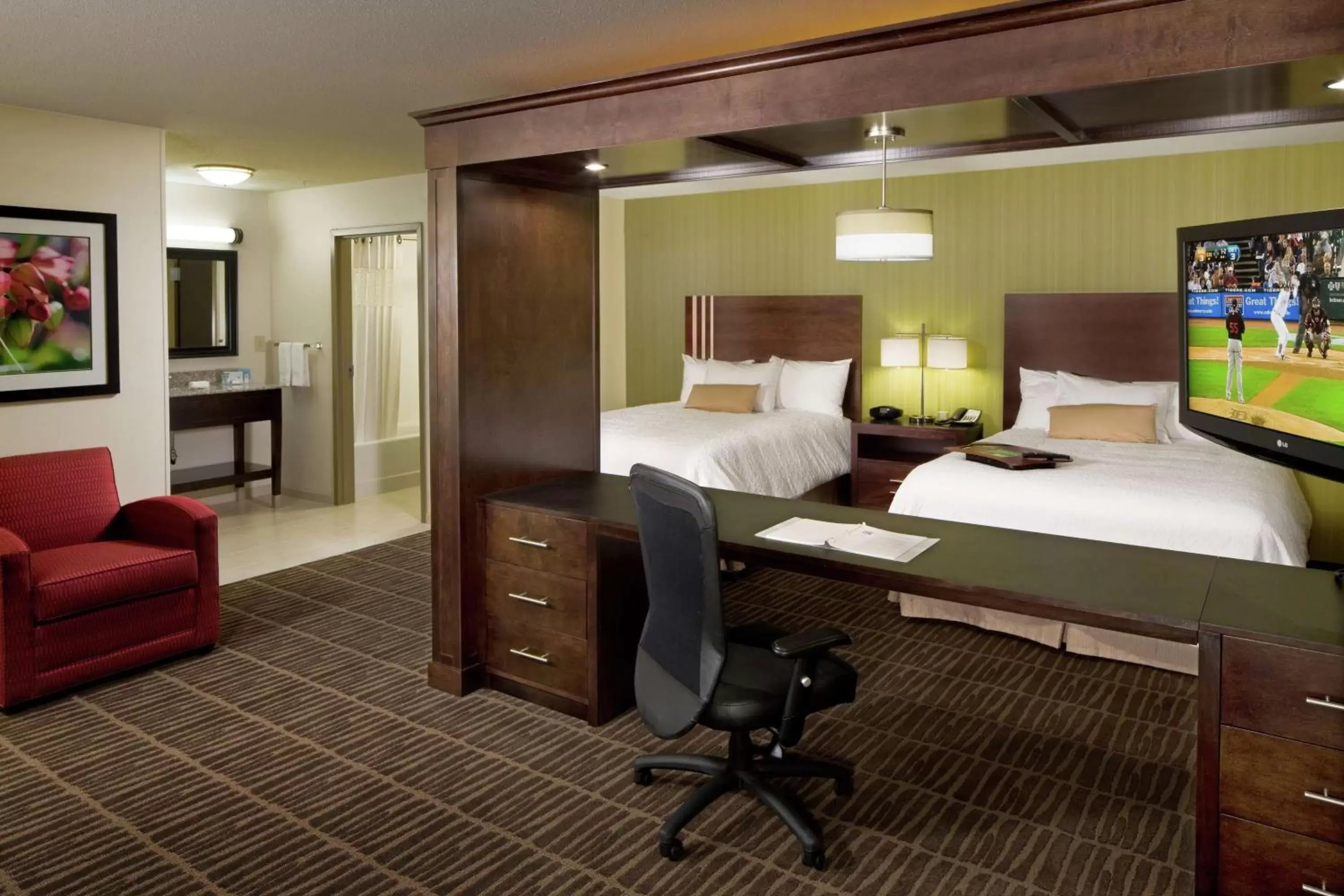 Bedroom in Hampton Inn & Suites Saginaw