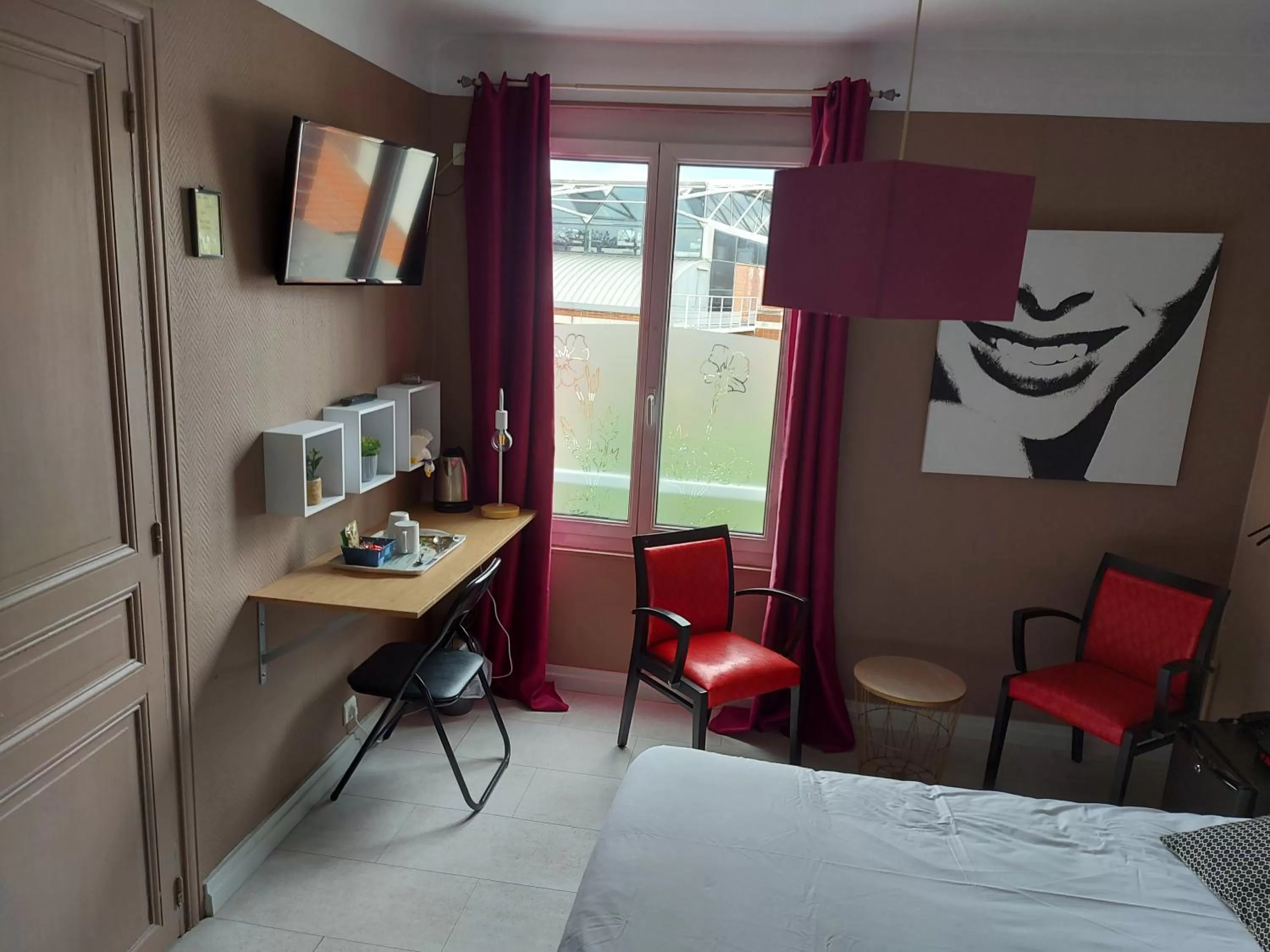 Bed in Hotel De La Paix