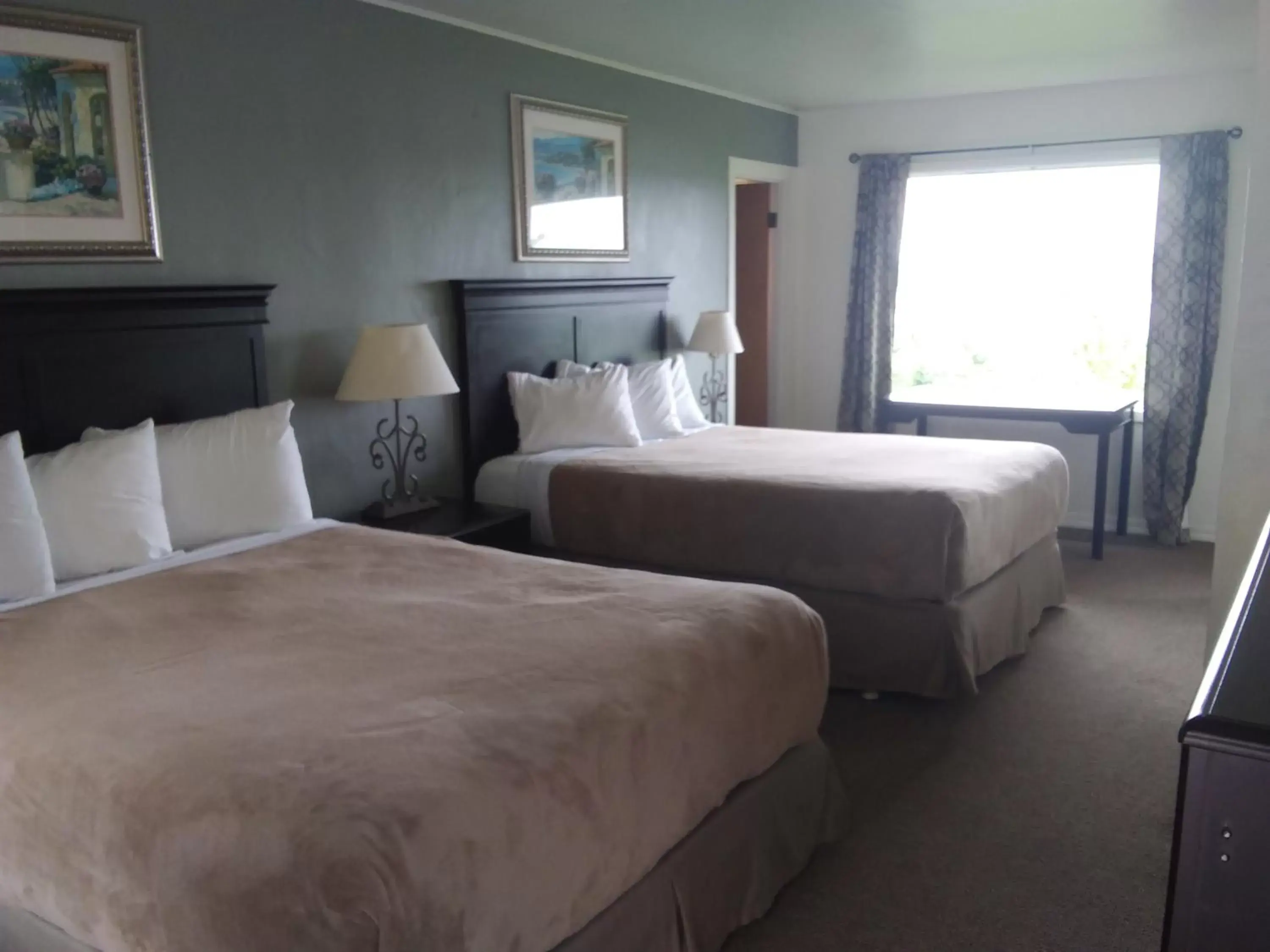 Bed in Bay Bridge Motel Bed in Bay Bridge Motel