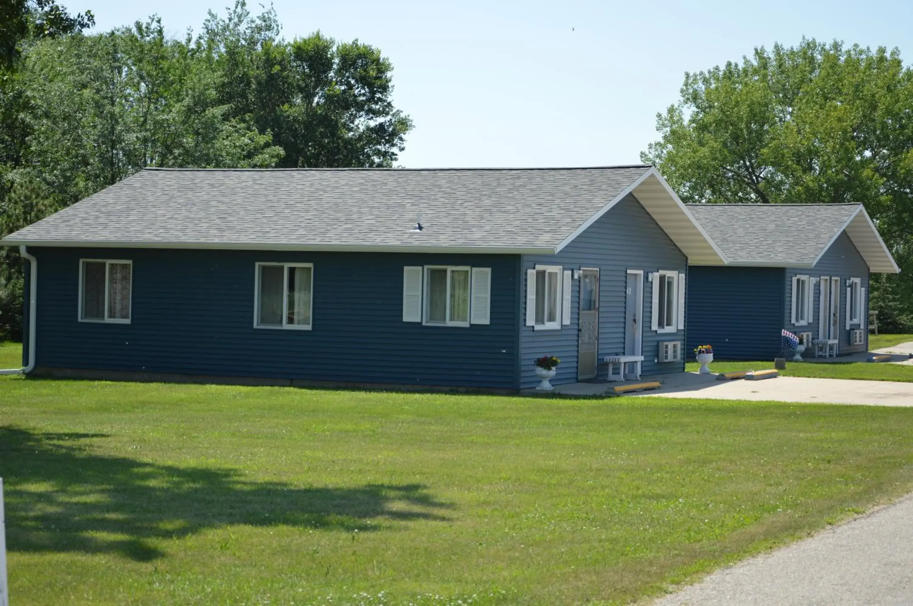 Property building in Americas Best Value Inn Suburban Property building in Americas Best Value Inn Suburban