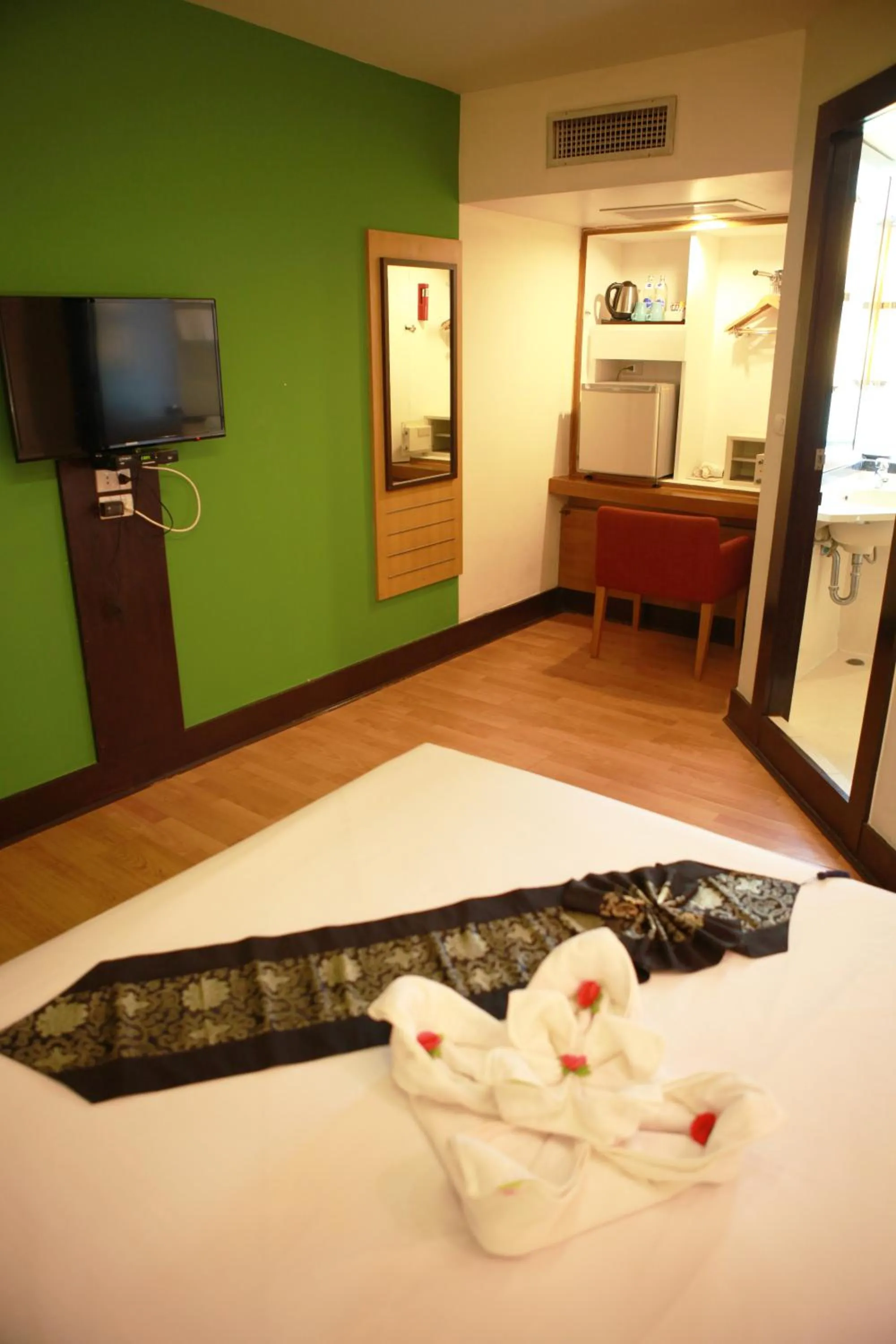 Bed in The Seasons Bangkok Huamark