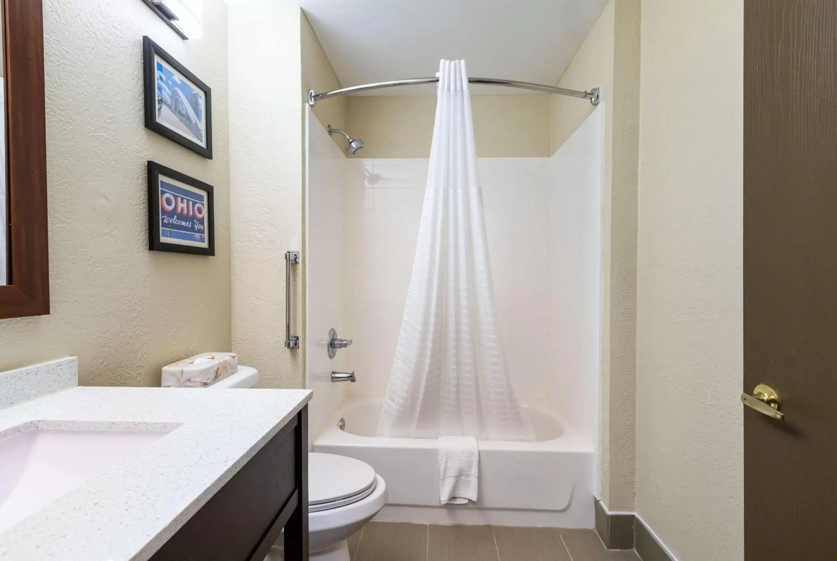 Bedroom, Bathroom in Comfort Inn & Suites Fairborn near Wright Patterson AFB