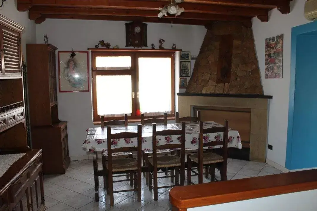 Communal kitchen, Restaurant/Places to Eat in Il Nido dell'aquila
