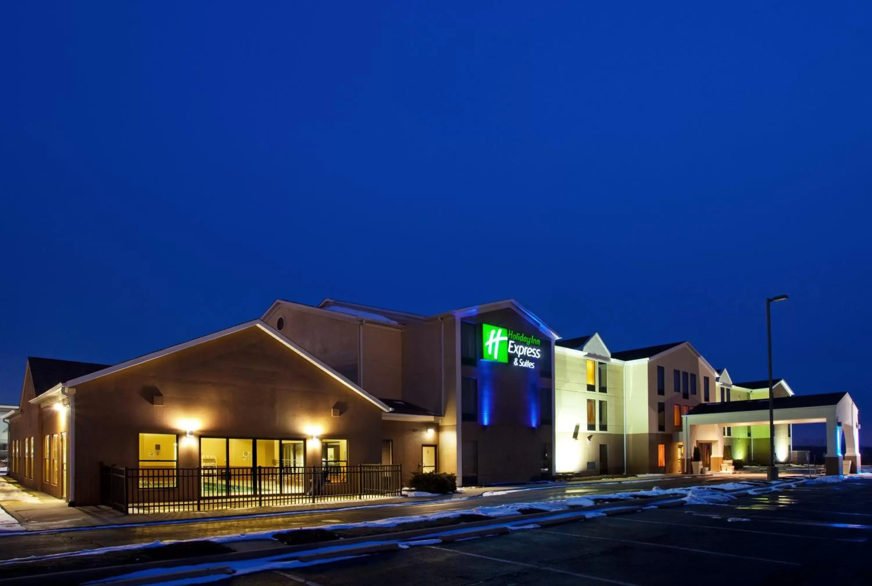 Property Building in Holiday Inn Express Hotel & Suites Cleveland-Streetsboro, an IHG Hotel