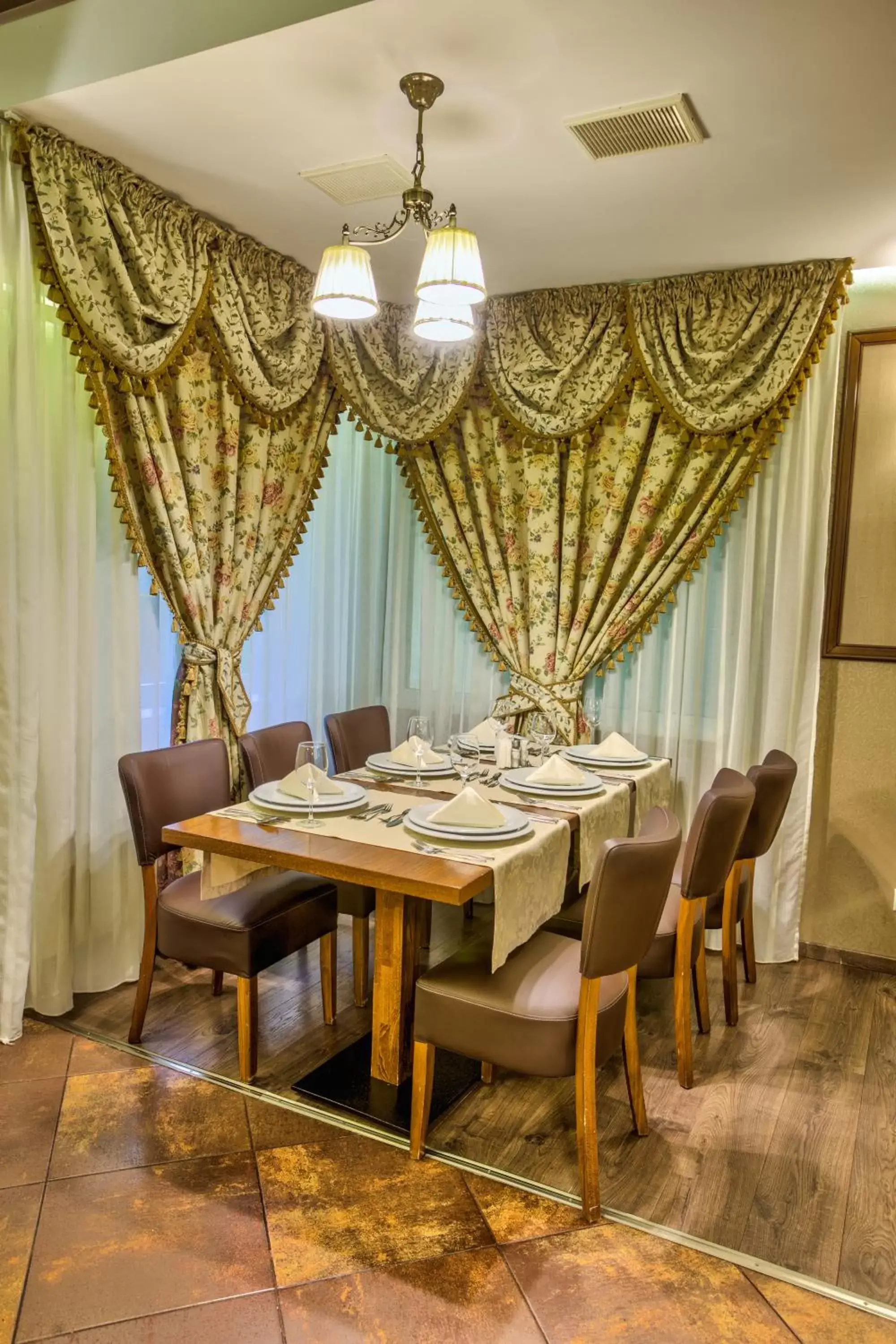 Restaurant/places to eat in Hotel Ambient Restaurant/places to eat in Hotel Ambient