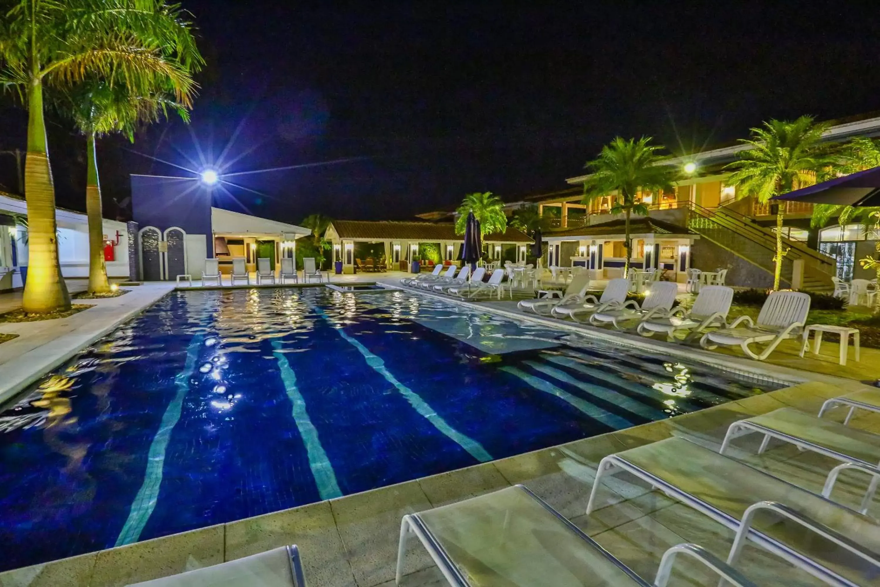 Night, Swimming Pool in Sun Valley Marília by Atlantica