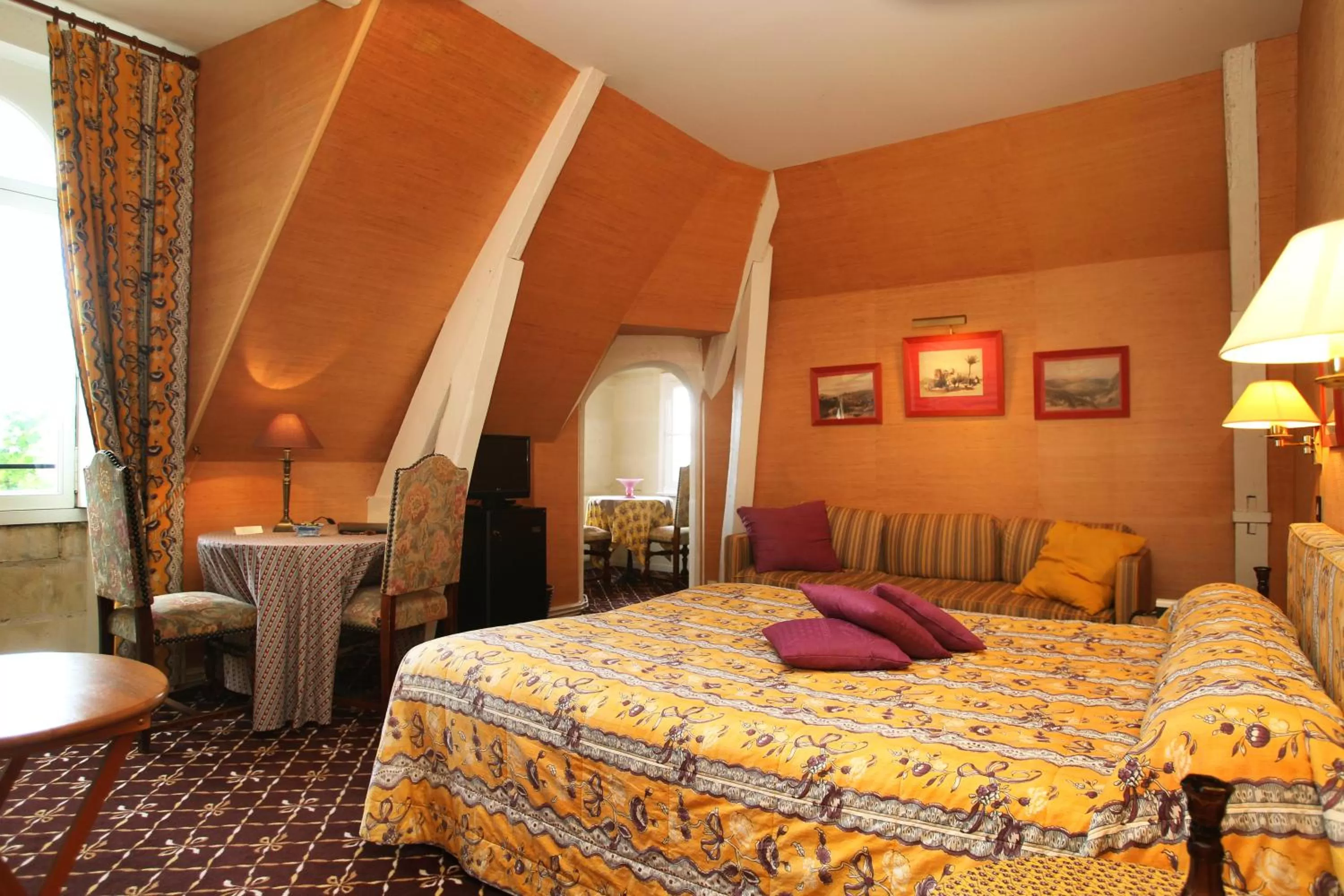 Photo of the whole room, Bed in Château de la Verie