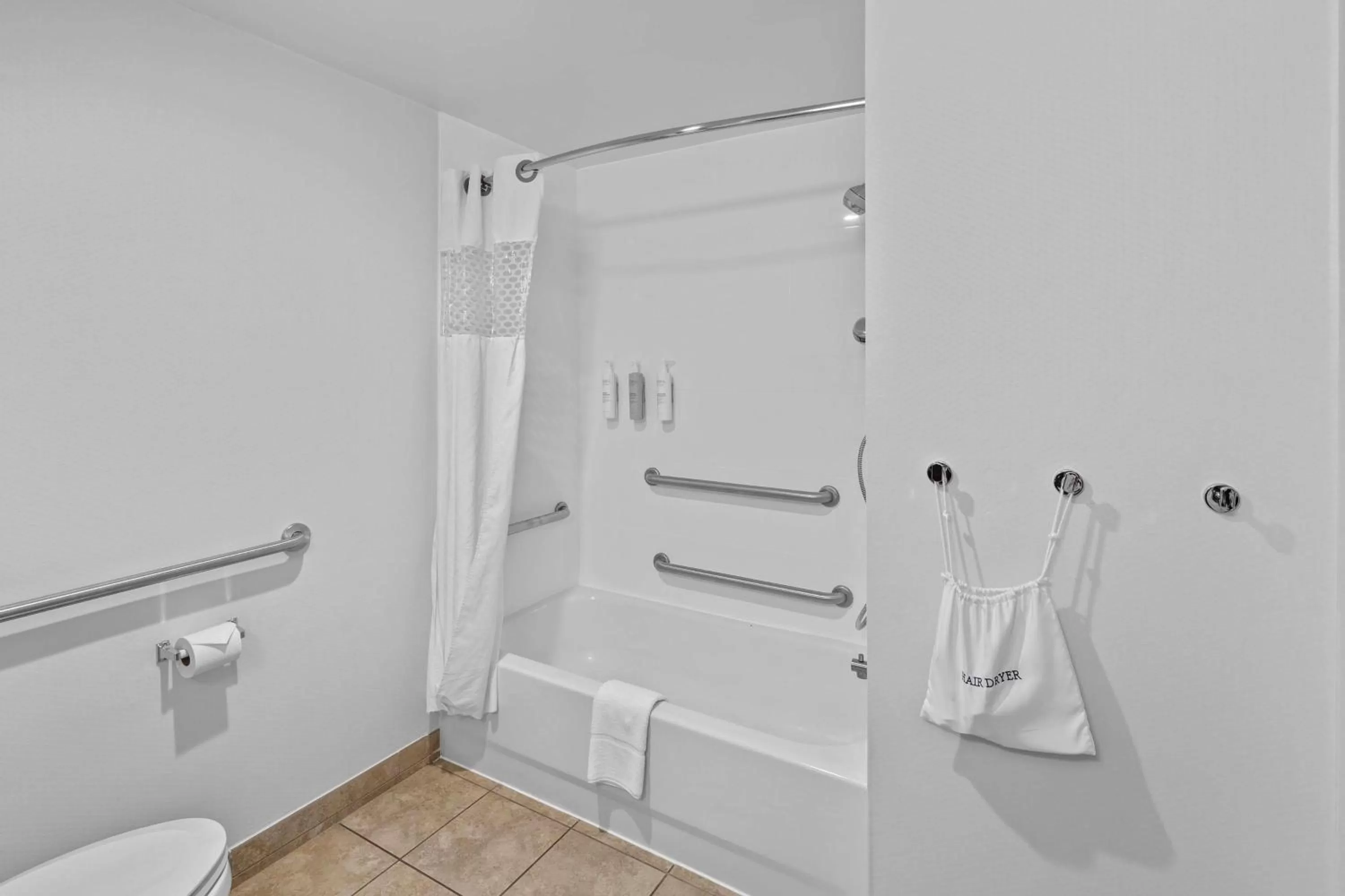 Bathroom in Hampton Inn Atlanta-Woodstock