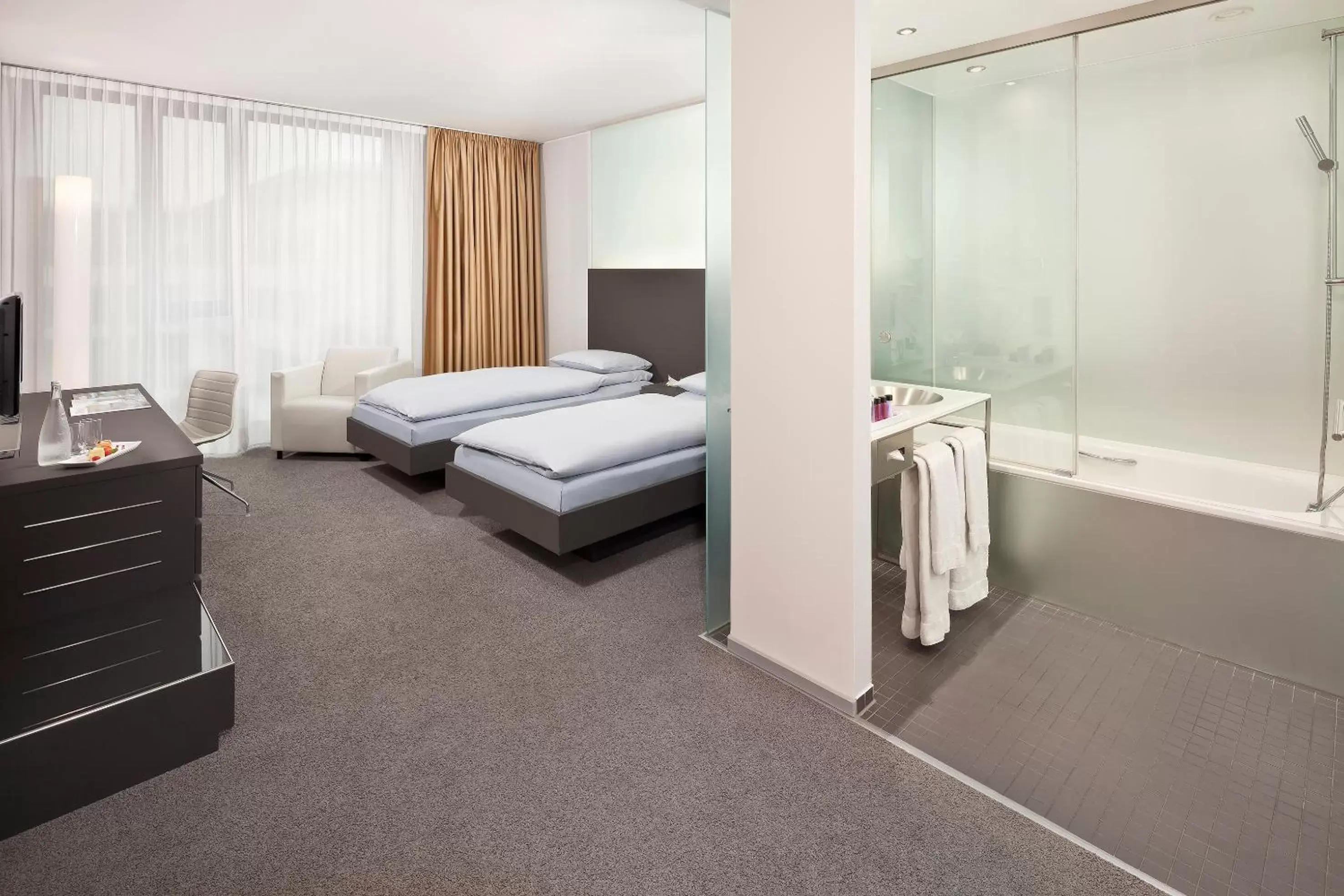 Photo of the whole room, Bed in INNSiDE by Meliá Düsseldorf Derendorf