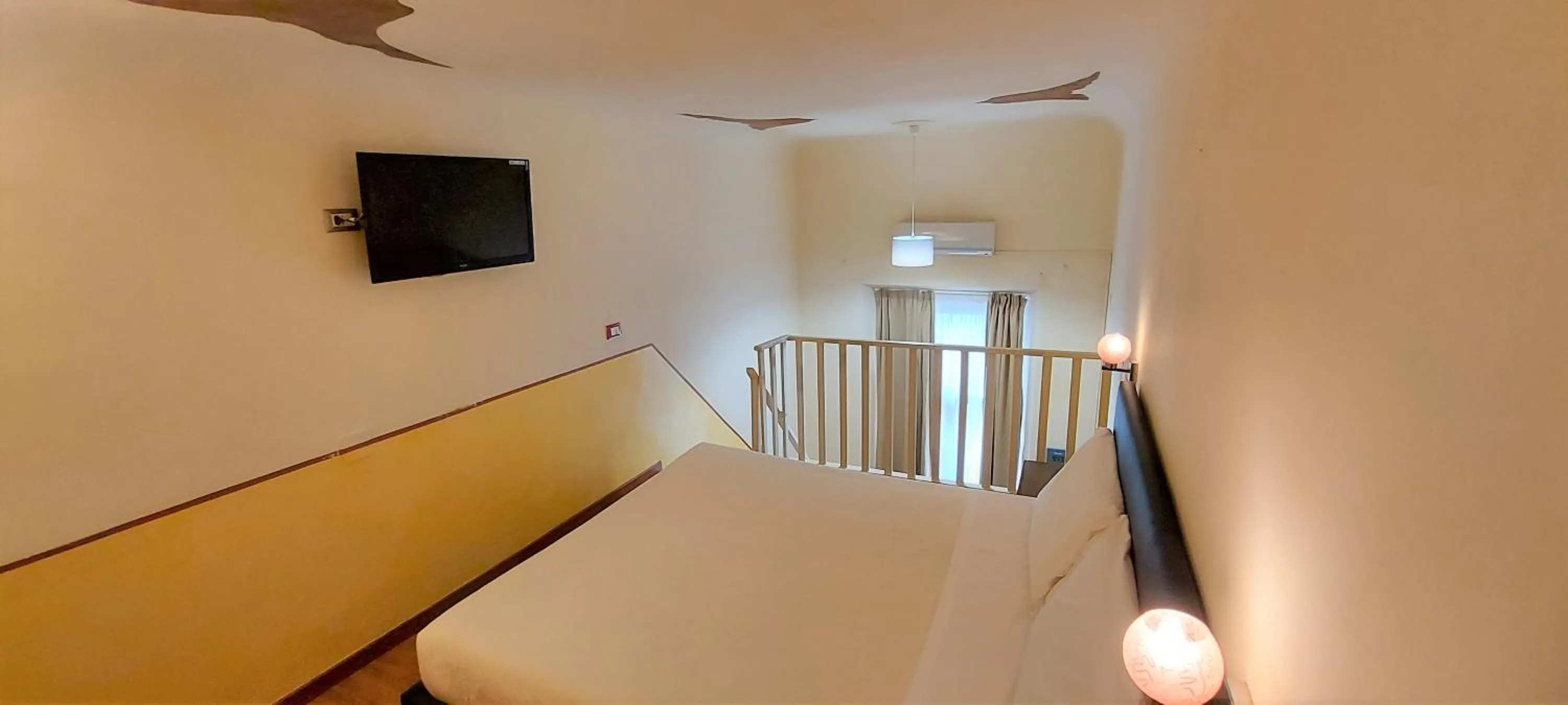 TV and multimedia, Bed in Hotel Ester